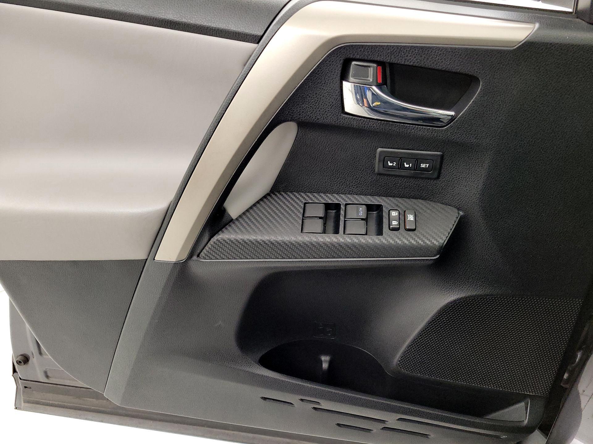 Thumbnail: 2015 Toyota RAV4 - 12