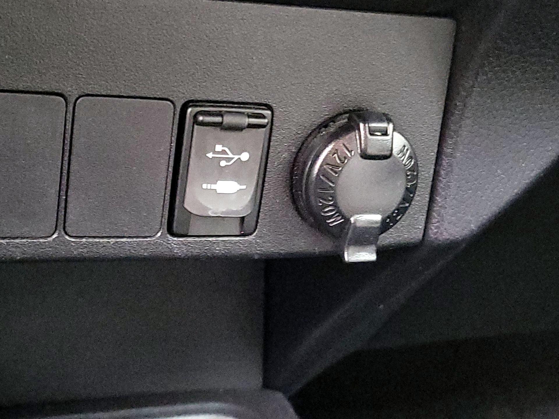 Thumbnail: 2015 Toyota RAV4 - 18