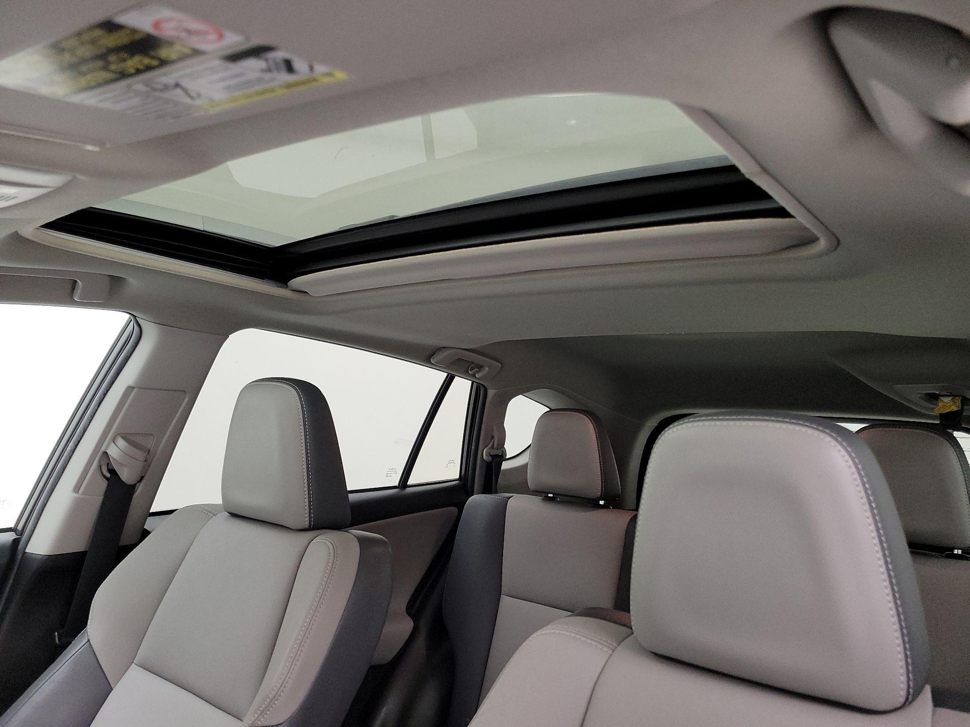 Thumbnail: 2015 Toyota RAV4 - 19
