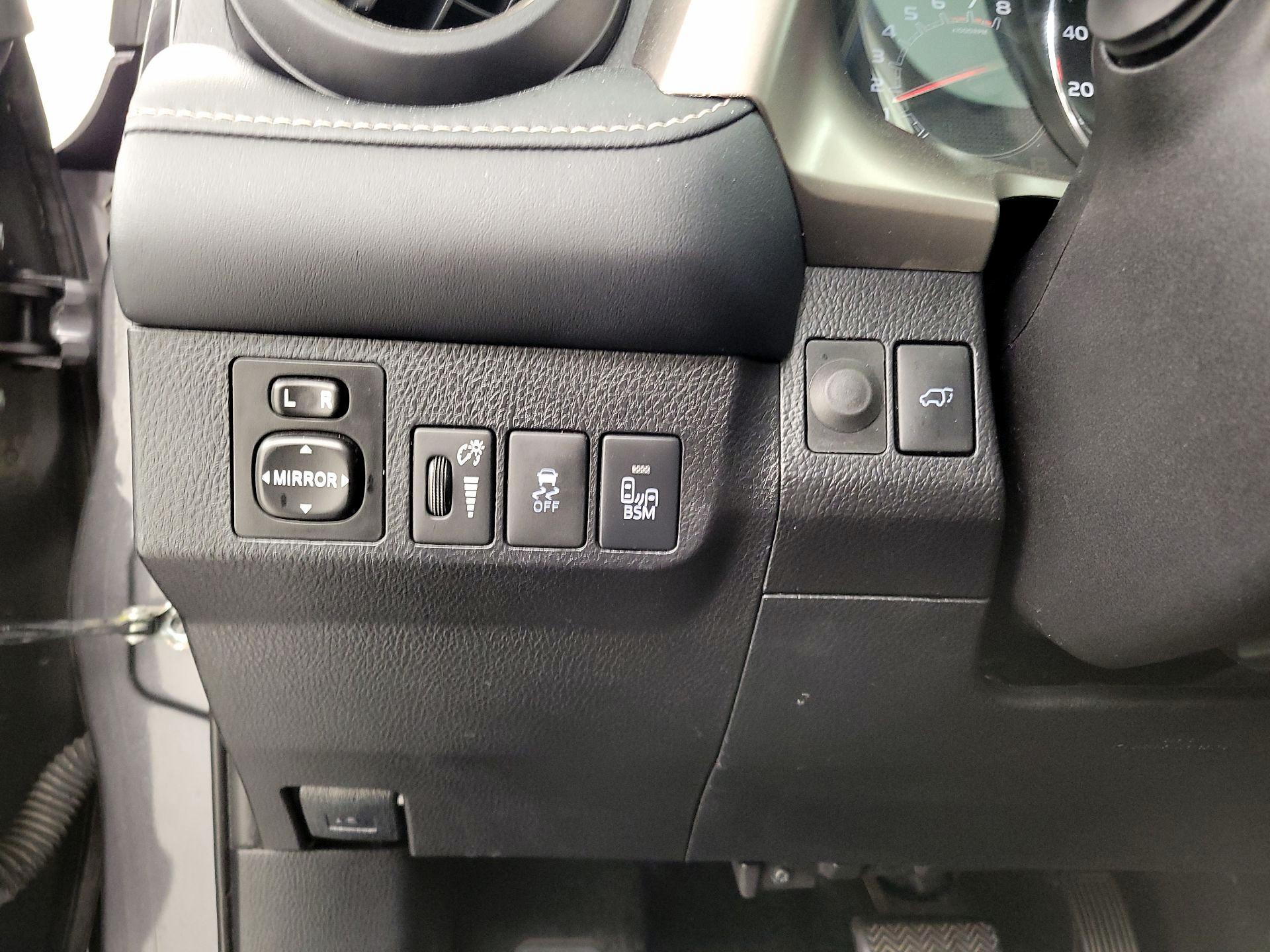 Thumbnail: 2014 Toyota RAV4 - 13