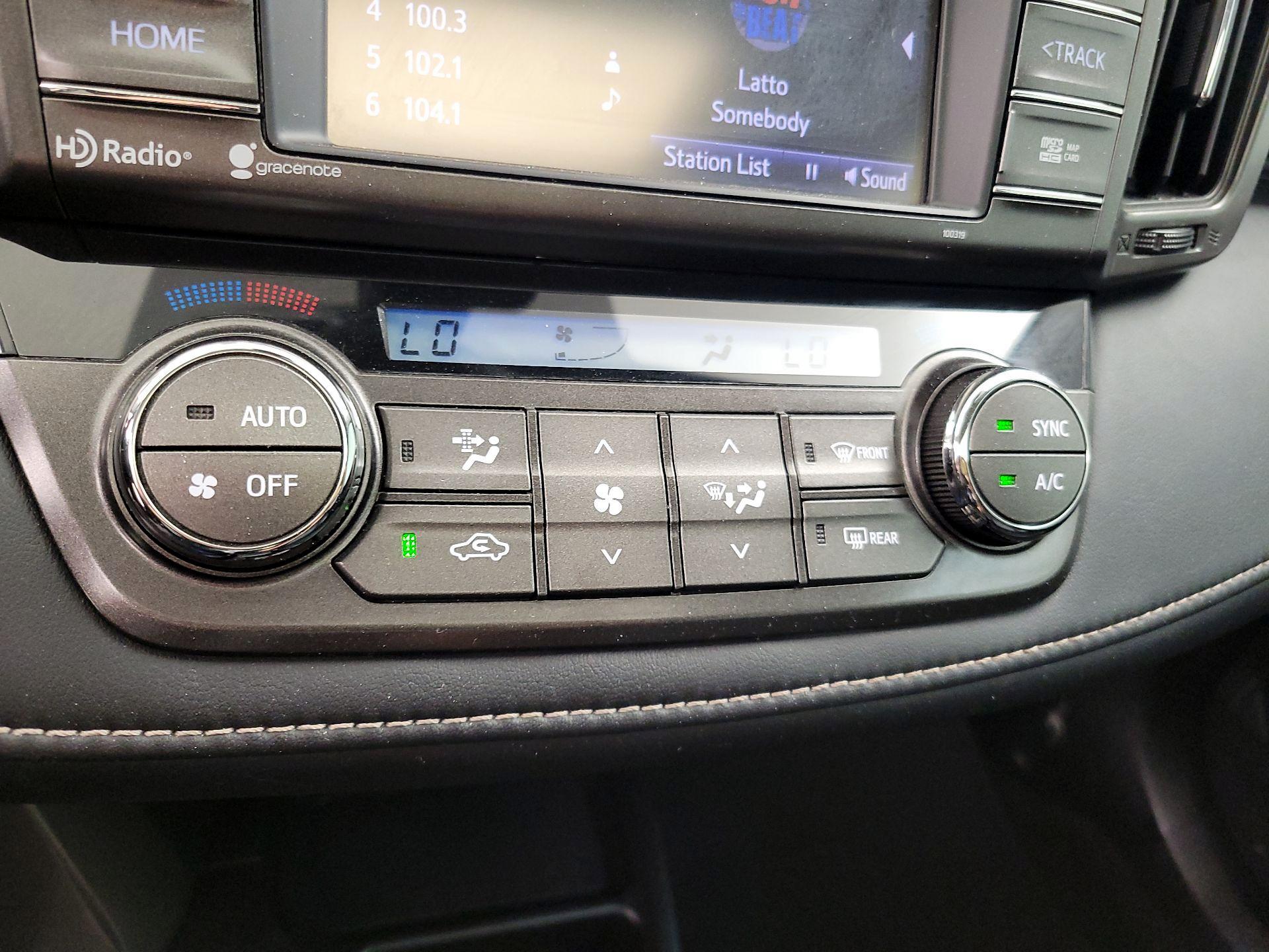 Thumbnail: 2014 Toyota RAV4 - 16