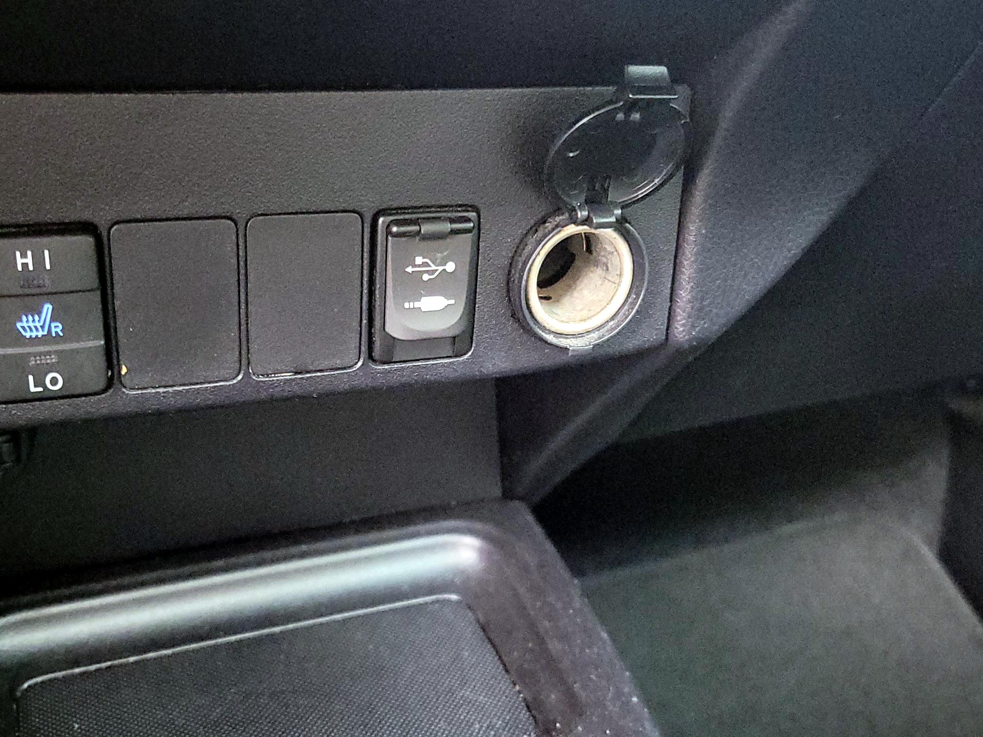 Thumbnail: 2014 Toyota RAV4 - 18