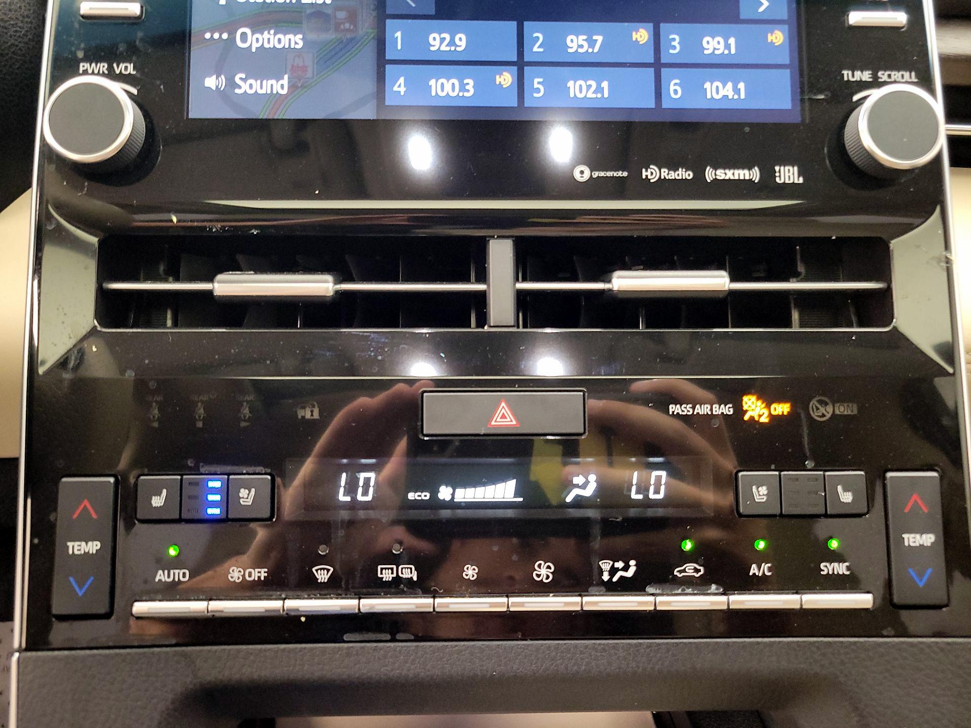 Thumbnail: 2019 Toyota Avalon - 16