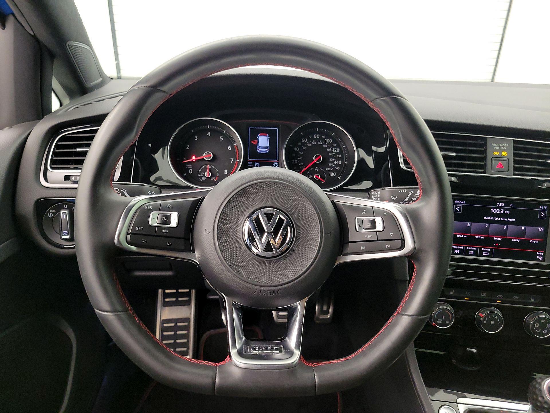 Thumbnail: 2019 Volkswagen Golf - 10