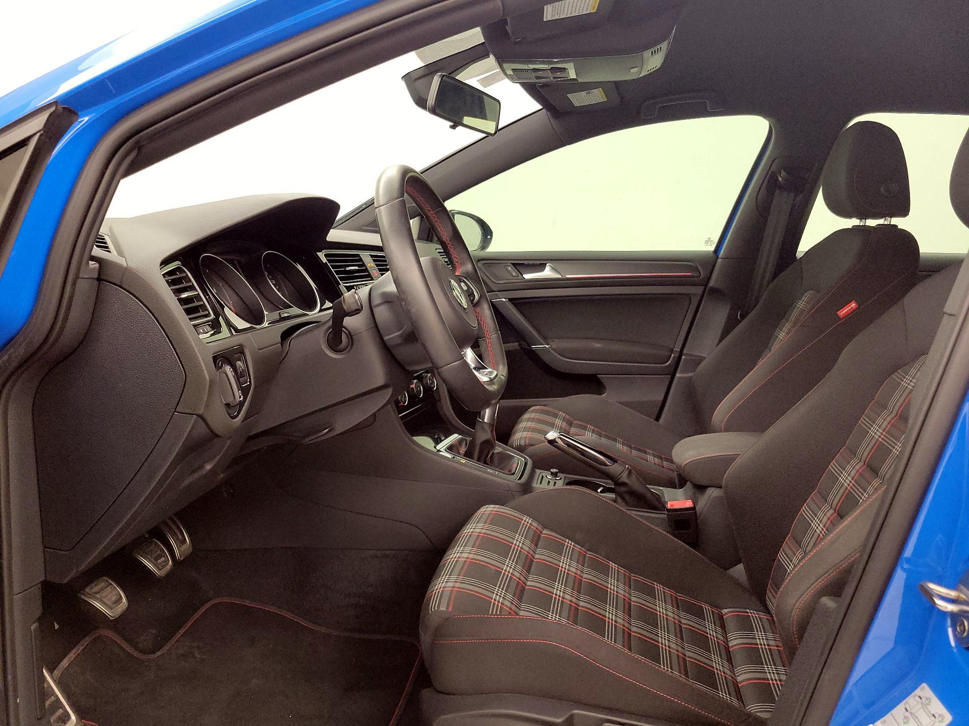 Thumbnail: 2019 Volkswagen Golf - 11