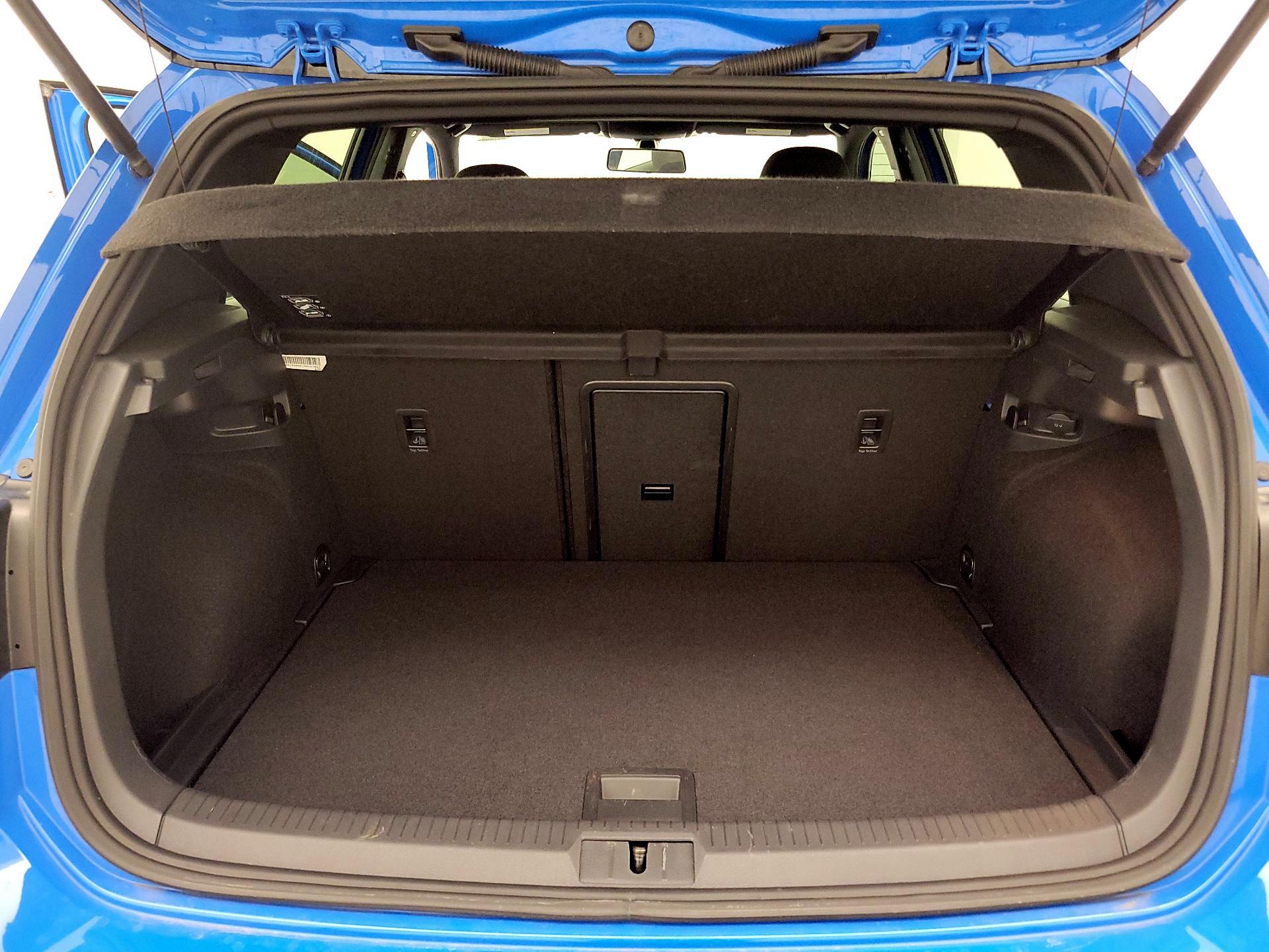 Thumbnail: 2019 Volkswagen Golf - 18