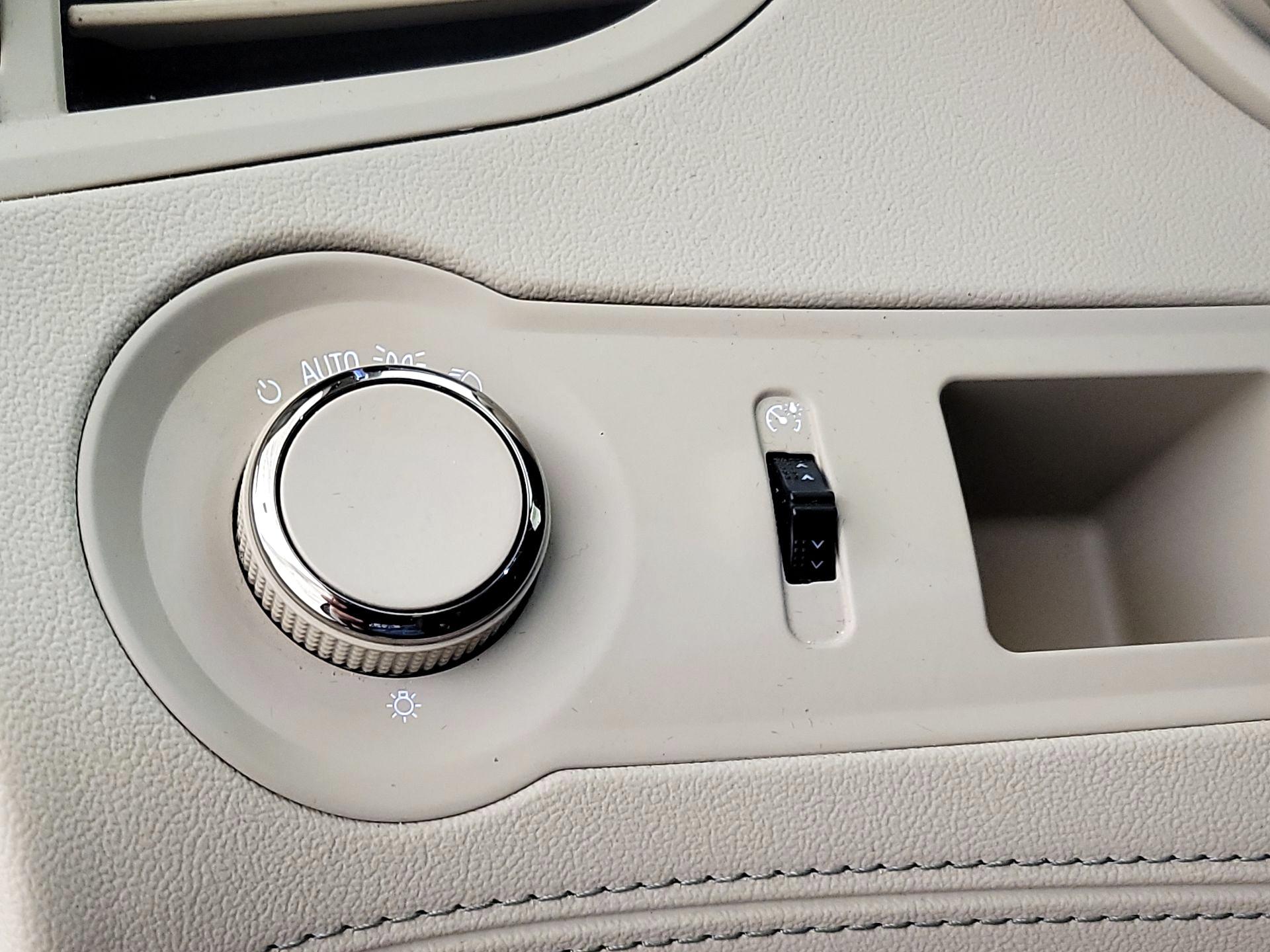 Thumbnail: 2015 Buick LaCrosse - 13