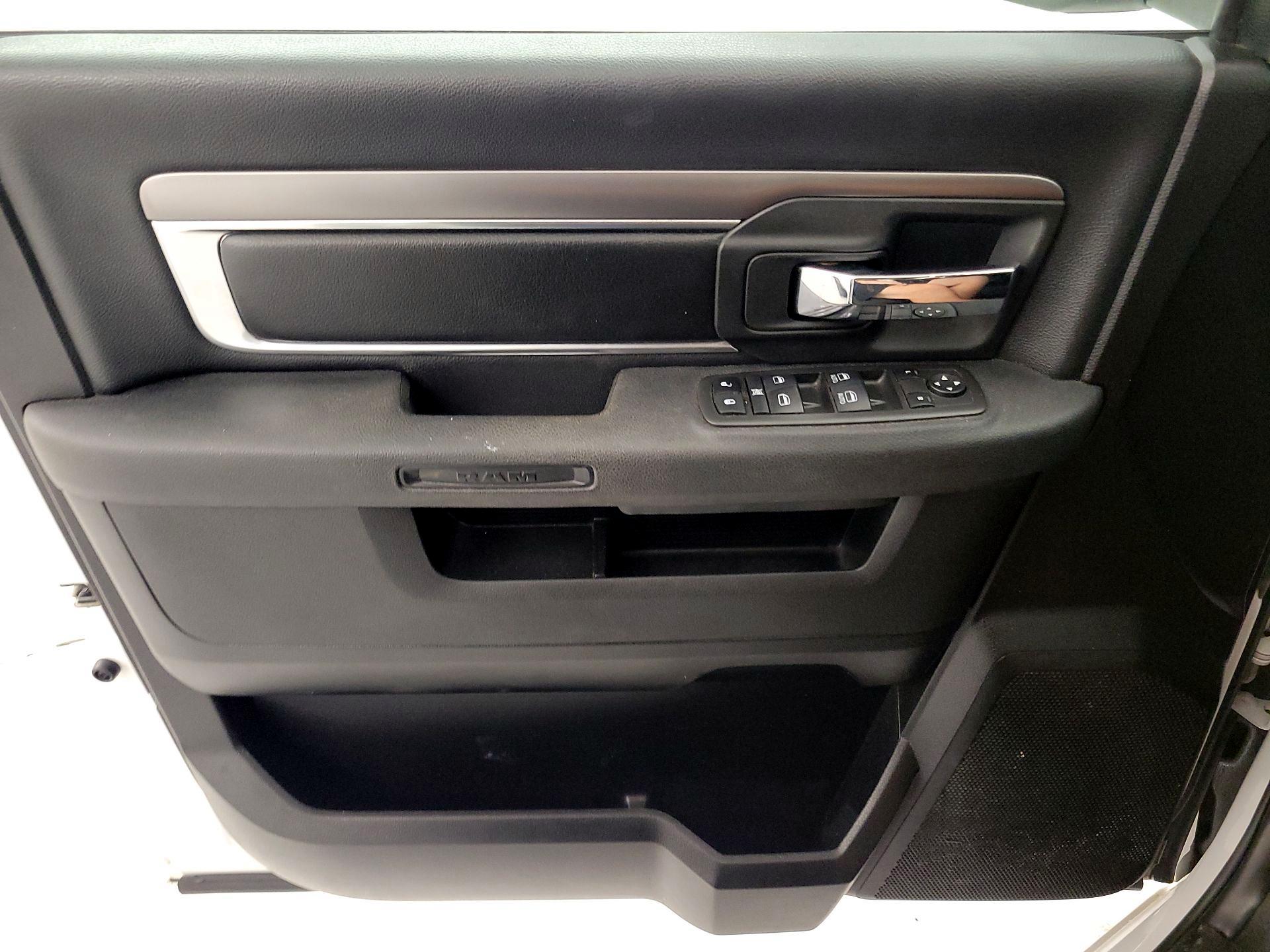 Thumbnail: 2021 RAM 1500 Classic - 12