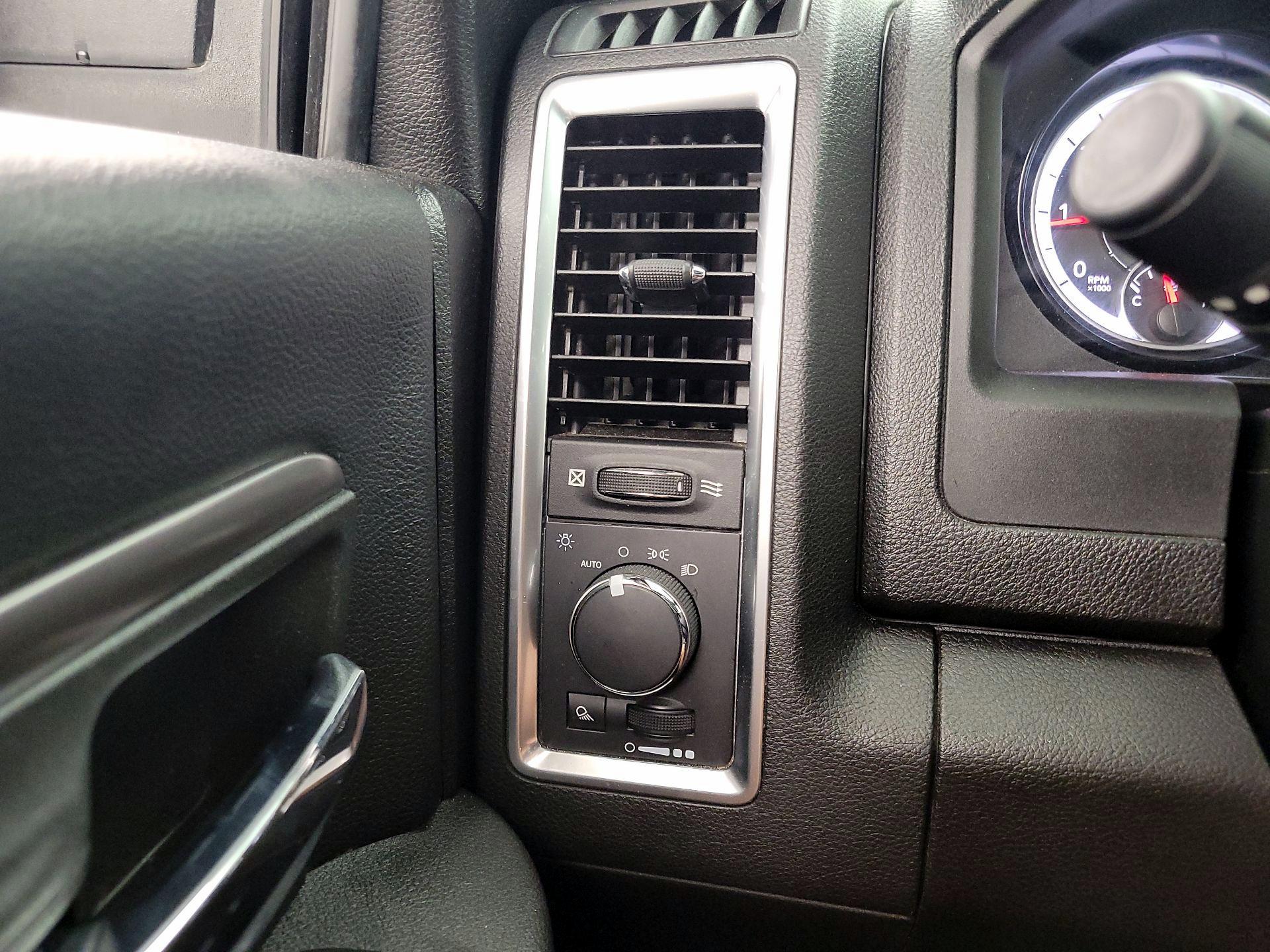 Thumbnail: 2021 RAM 1500 Classic - 14