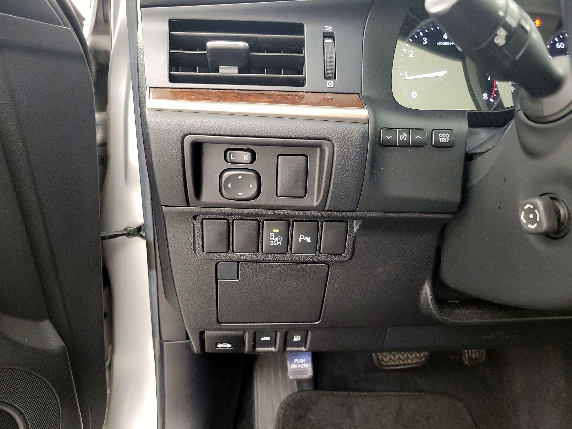Thumbnail: 2015 Lexus ES - 13