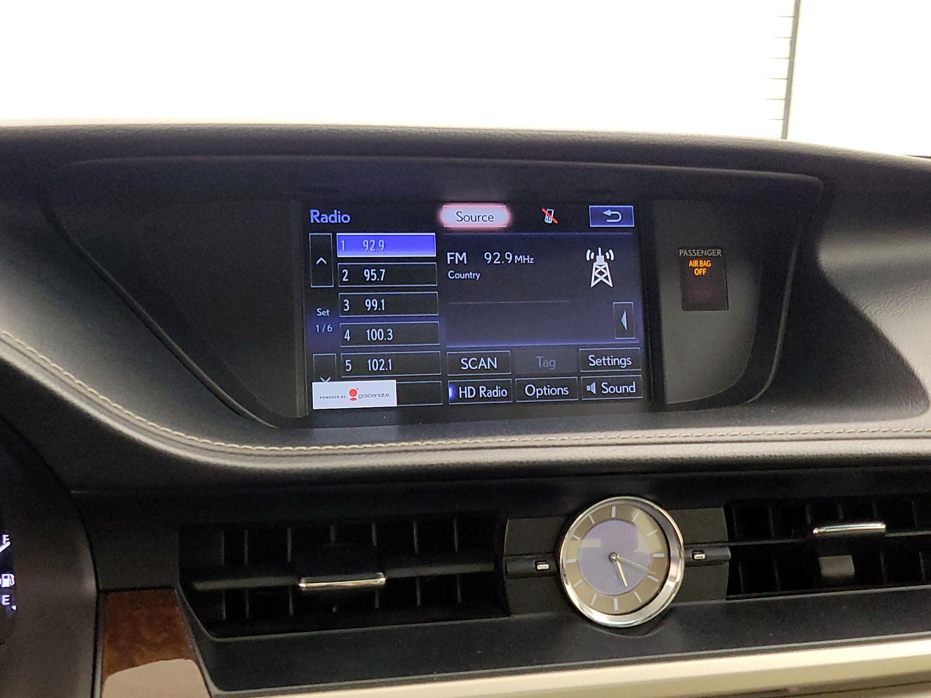 Thumbnail: 2015 Lexus ES - 16