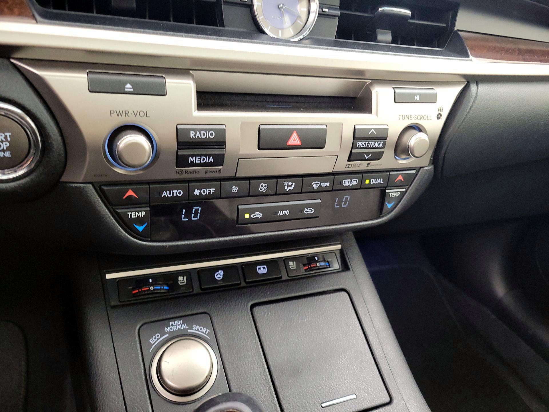 Thumbnail: 2015 Lexus ES - 17