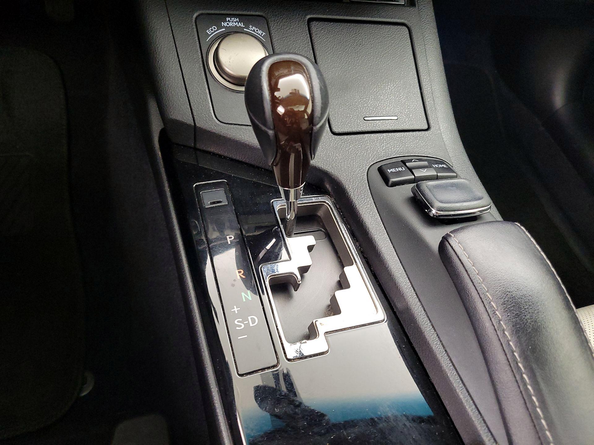 Thumbnail: 2015 Lexus ES - 18