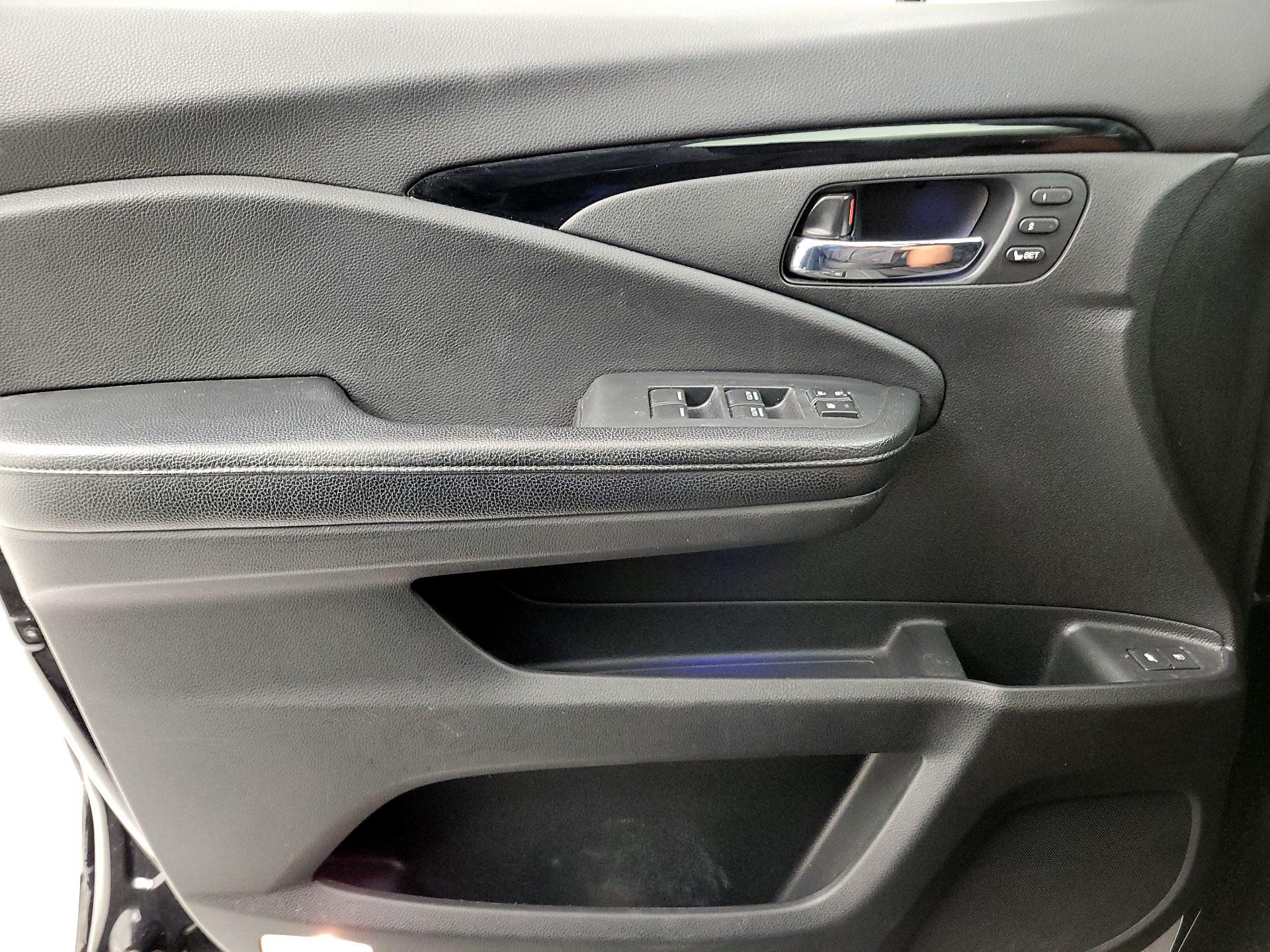 Thumbnail: 2016 Honda Pilot - 12