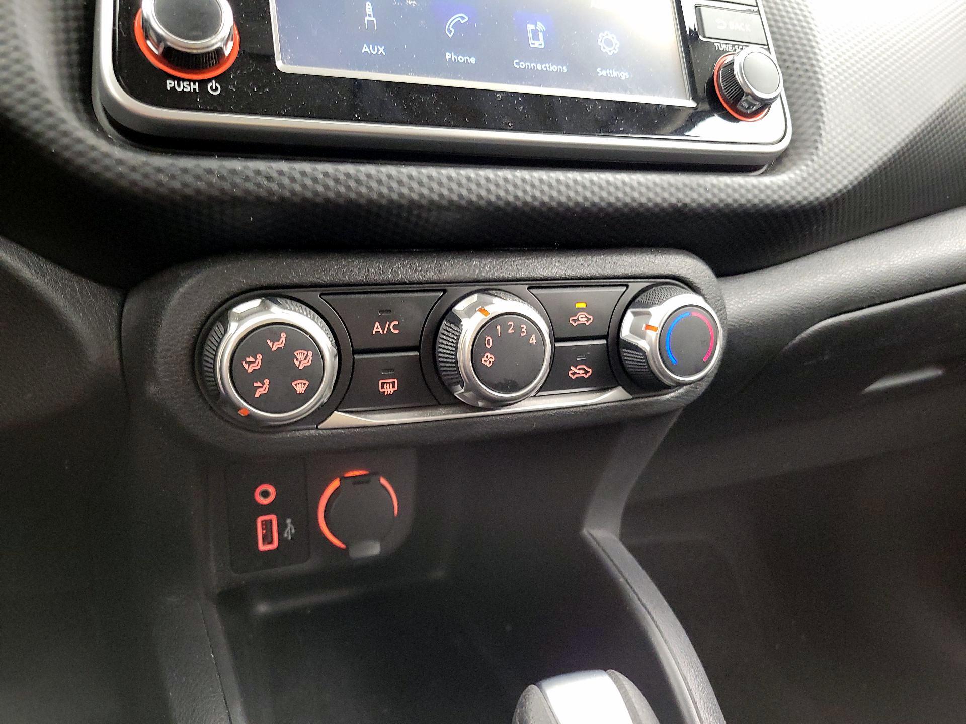Thumbnail: 2021 Nissan Kicks - 16
