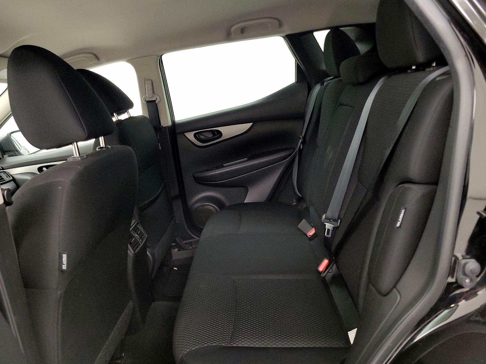 Thumbnail: 2020 Nissan Rogue Sport - 19