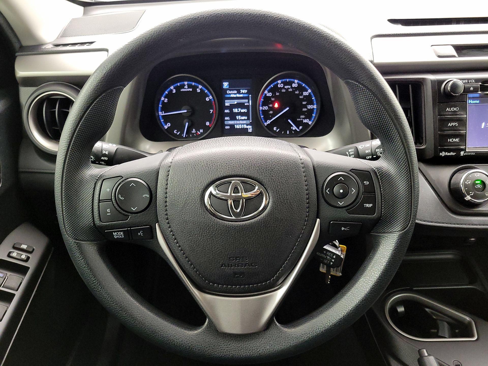 Thumbnail: 2018 Toyota RAV4 - 10