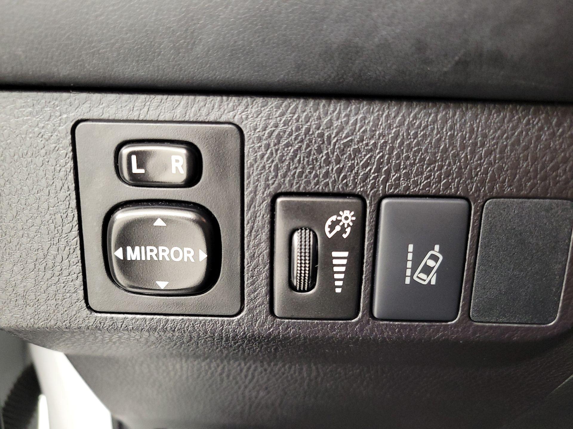 Thumbnail: 2018 Toyota RAV4 - 13