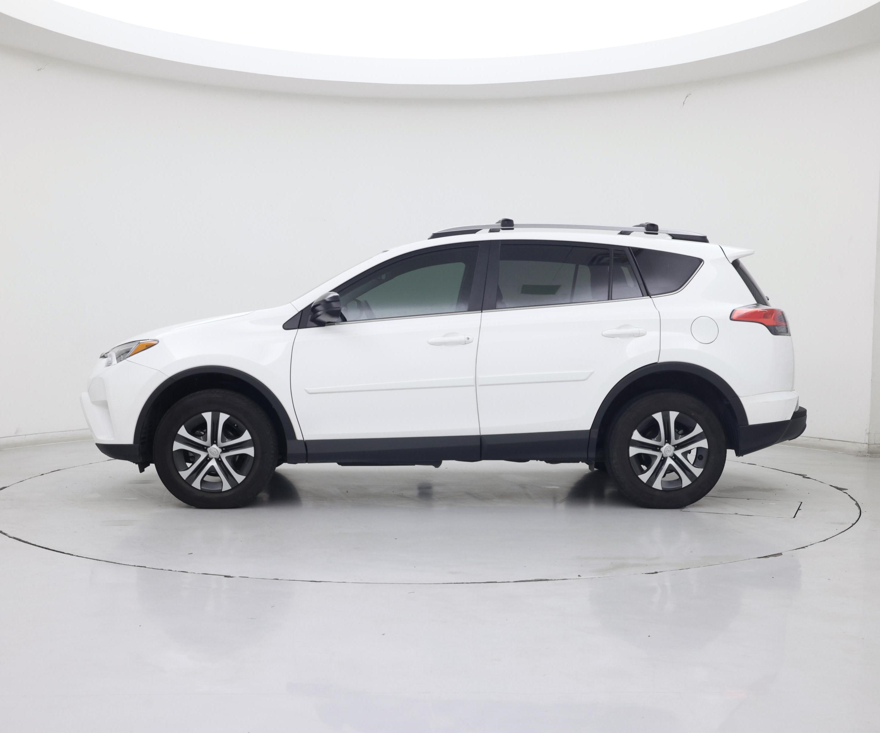 Thumbnail: 2018 Toyota RAV4 - 3