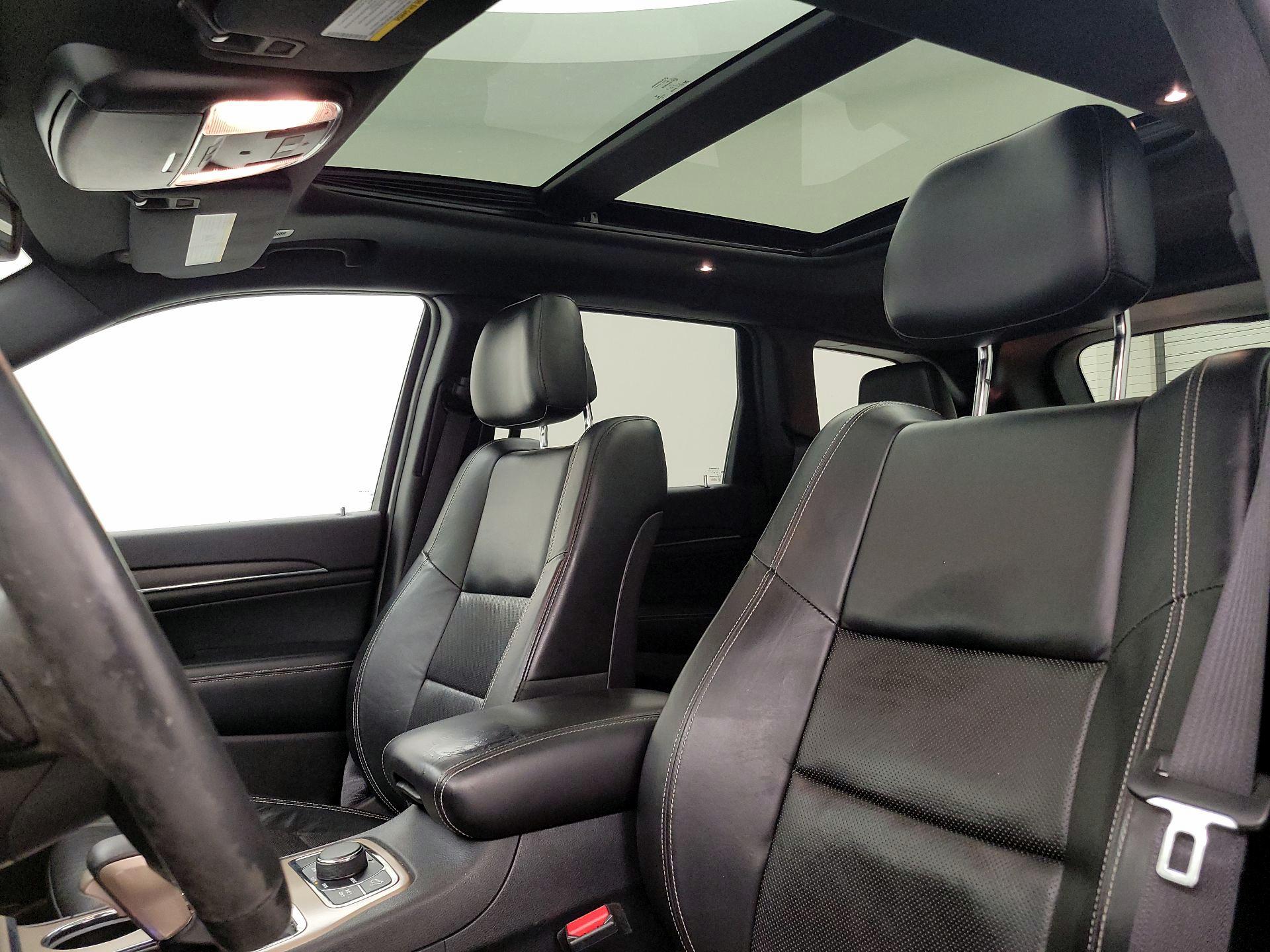 Thumbnail: 2017 Jeep Grand Cherokee - 20