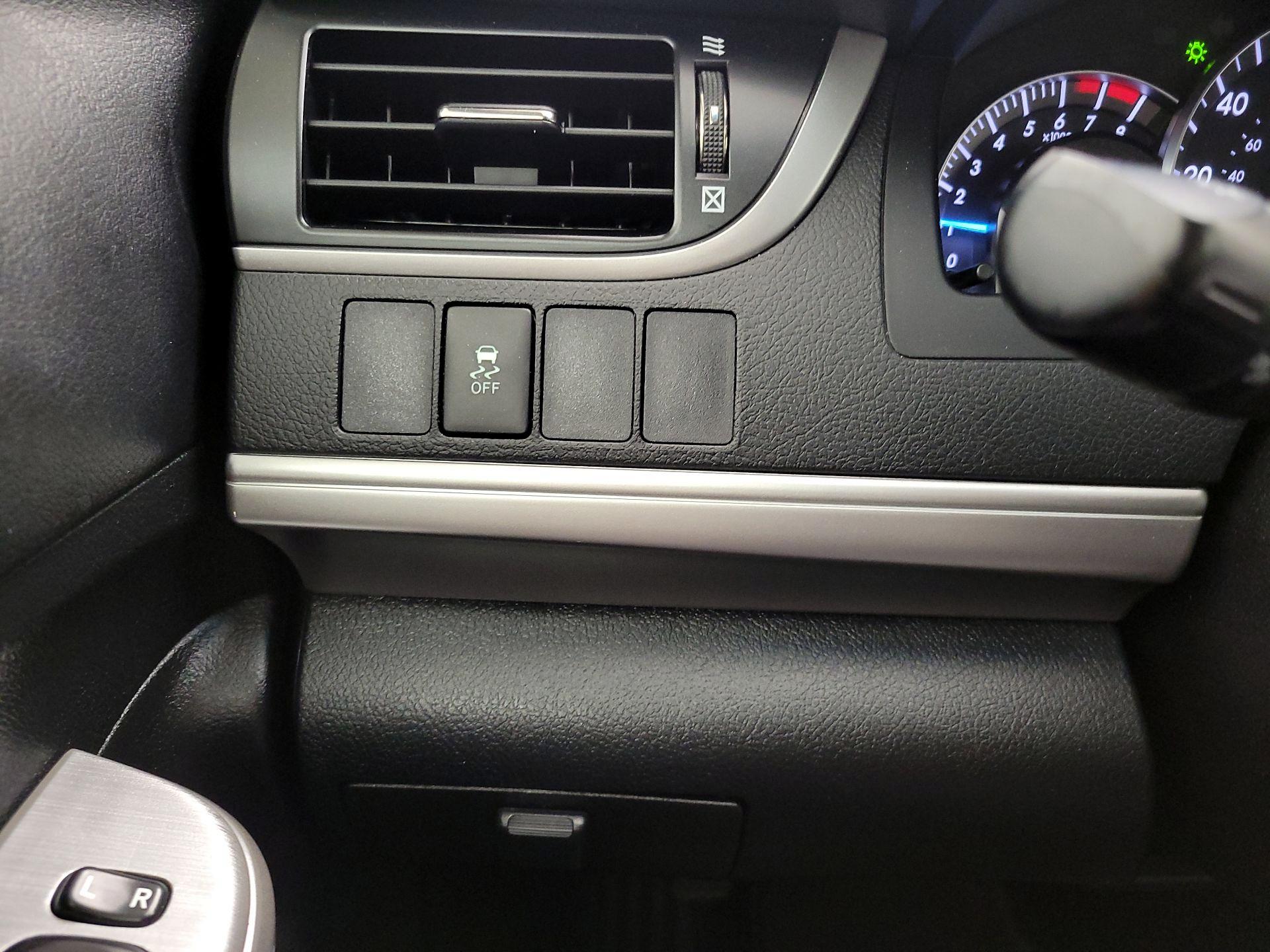 Thumbnail: 2014 Toyota Camry - 13