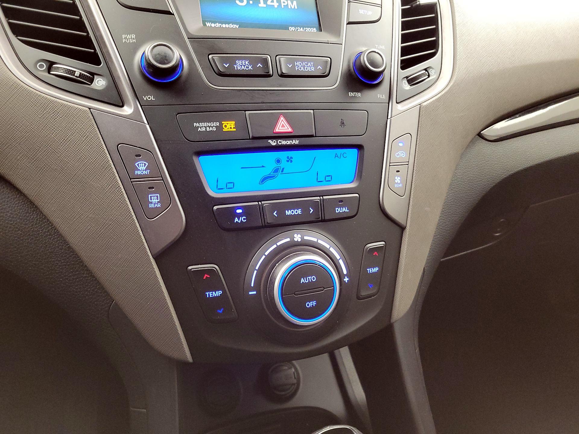 Thumbnail: 2015 Hyundai Santa Fe - 16