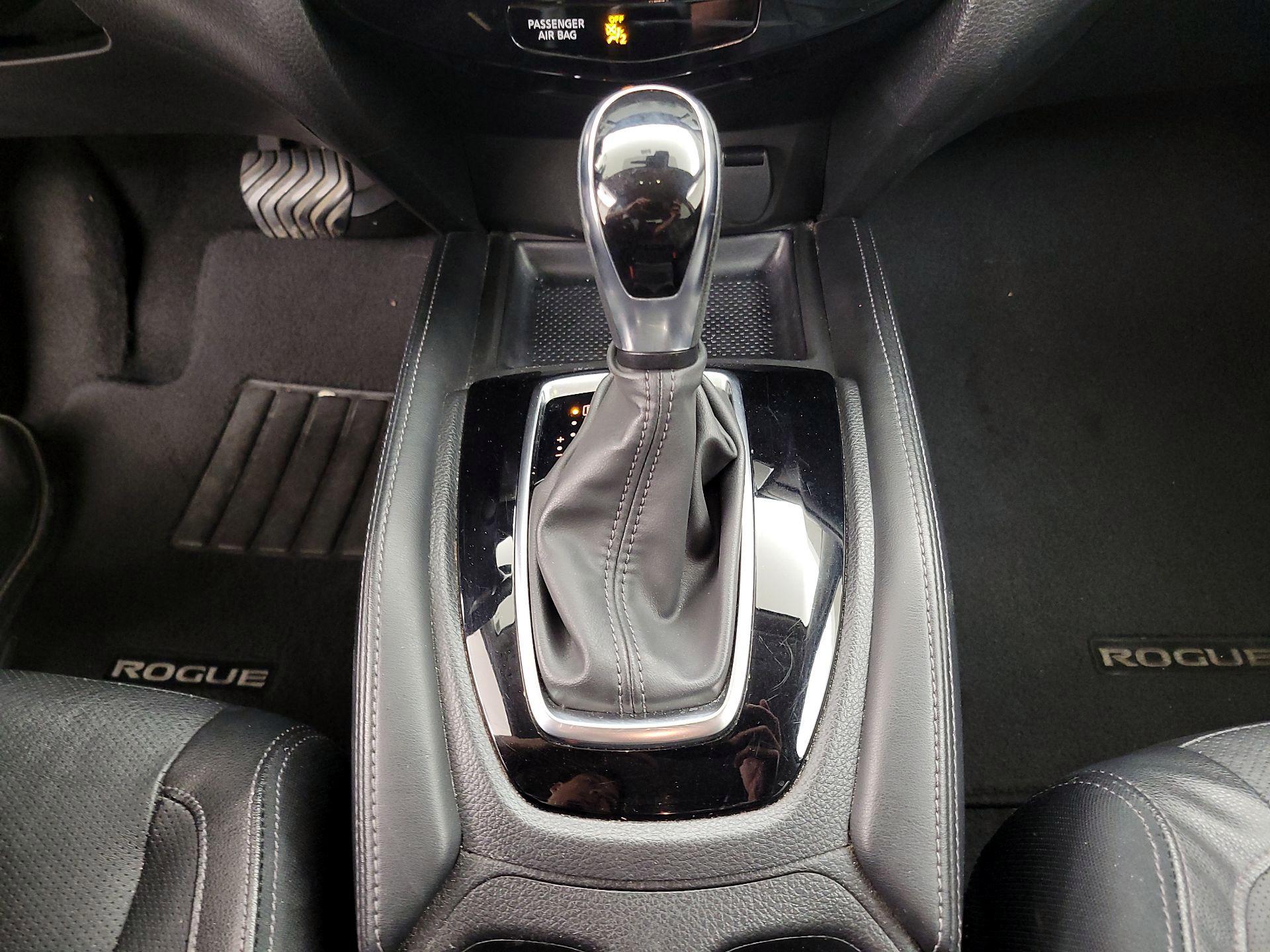 Thumbnail: 2018 Nissan Rogue - 18