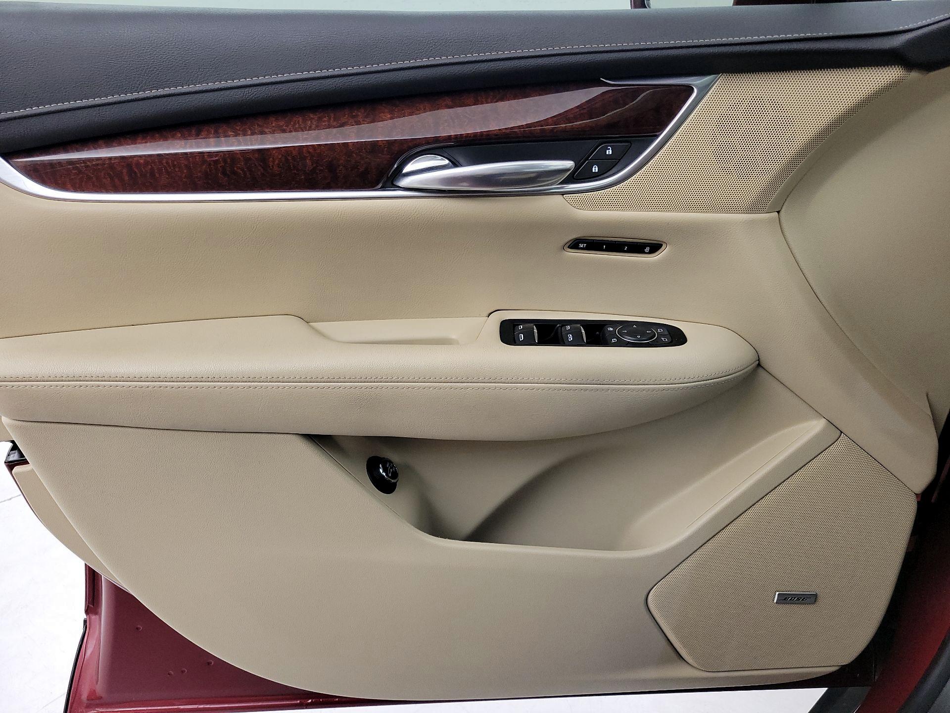 Thumbnail: 2019 Cadillac XT5 - 12