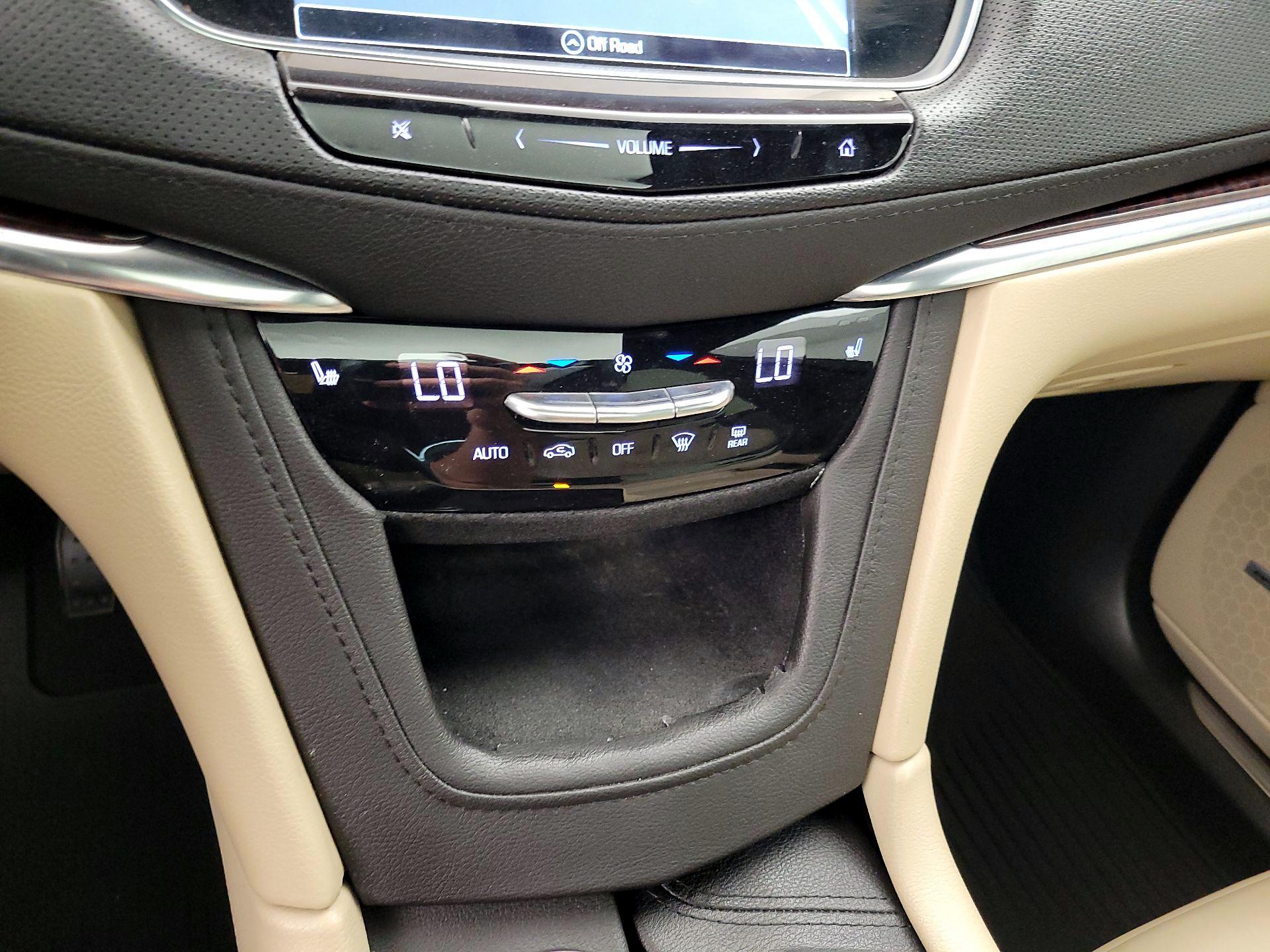 Thumbnail: 2019 Cadillac XT5 - 17
