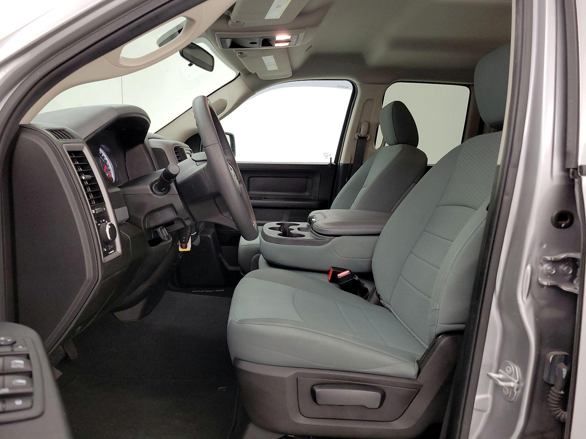 Thumbnail: 2019 RAM 1500 Classic - 11