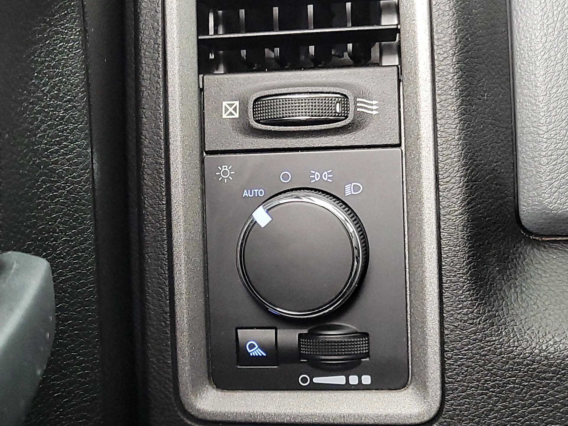 Thumbnail: 2019 RAM 1500 Classic - 13