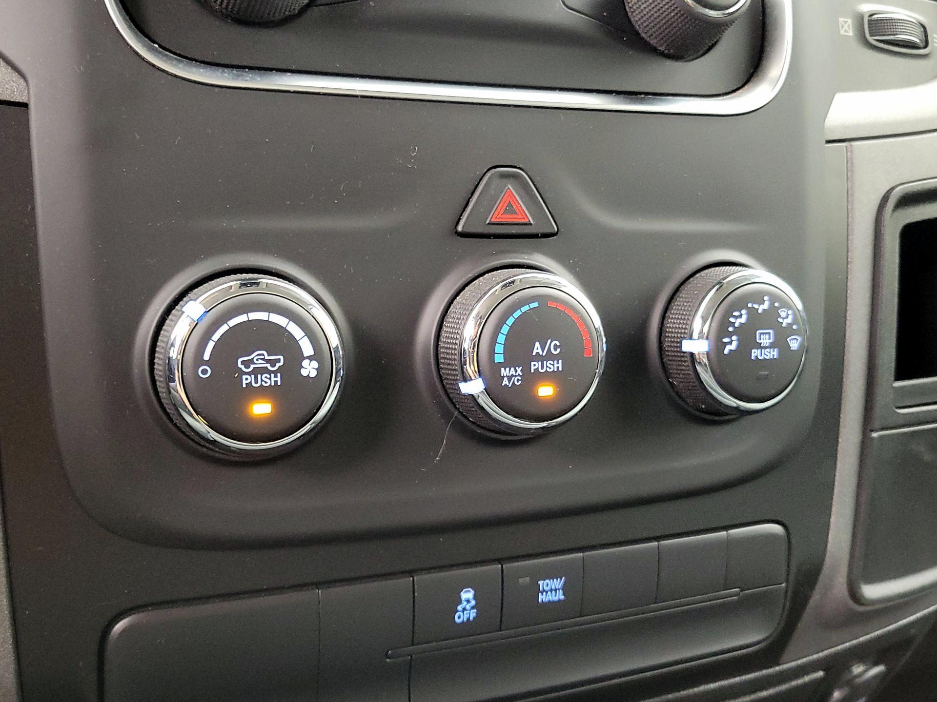 Thumbnail: 2019 RAM 1500 Classic - 16