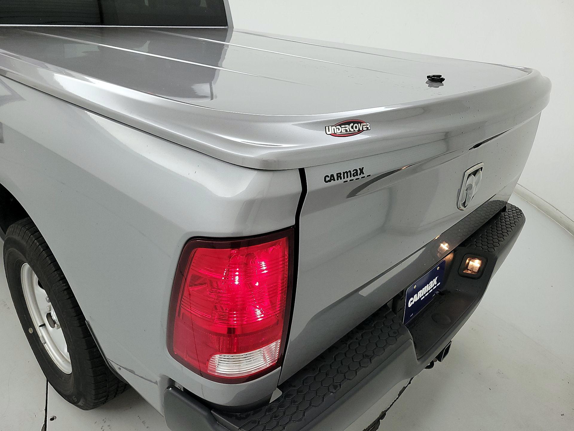 Thumbnail: 2019 RAM 1500 Classic - 19