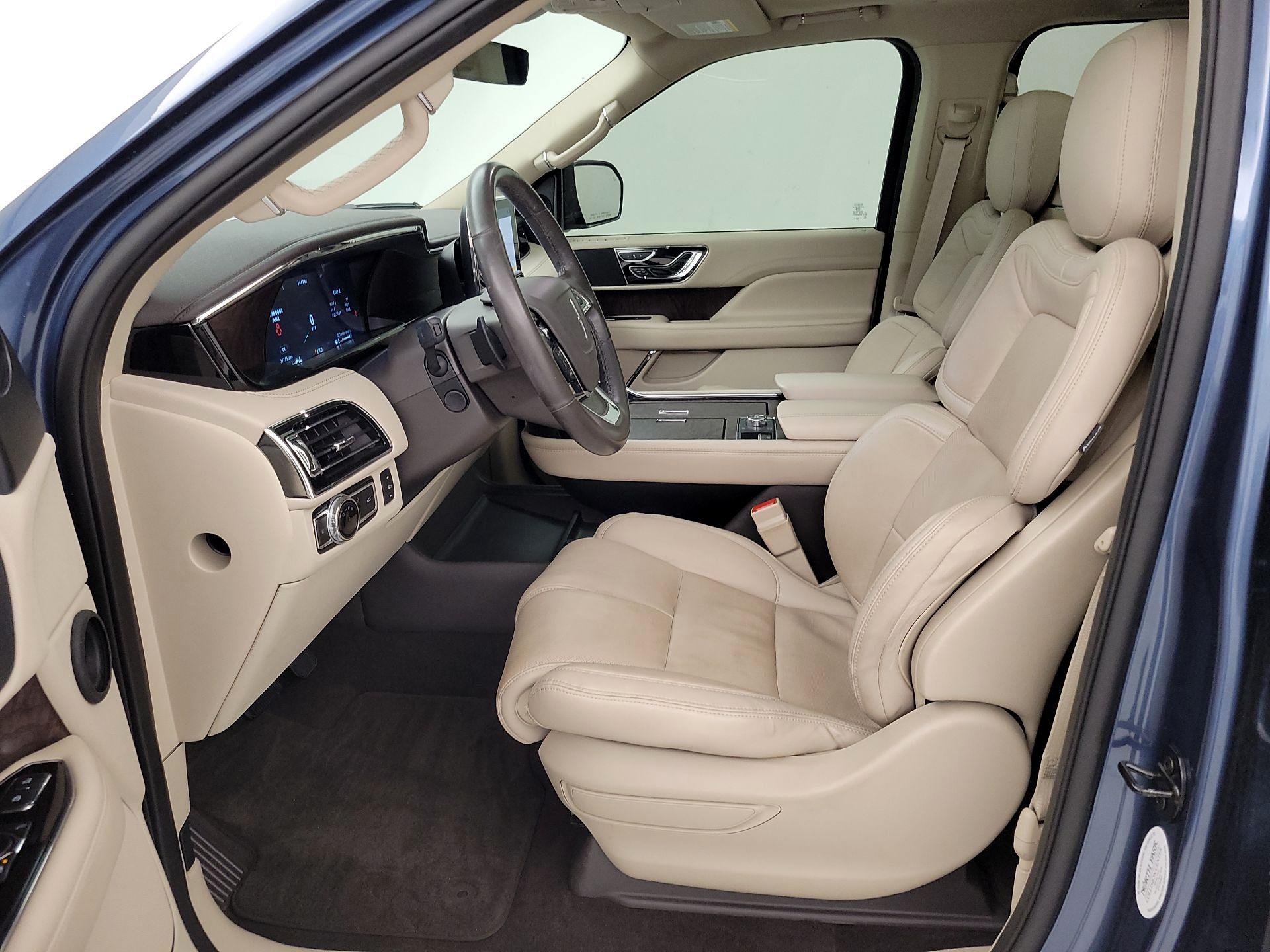 Thumbnail: 2020 Lincoln Navigator - 11