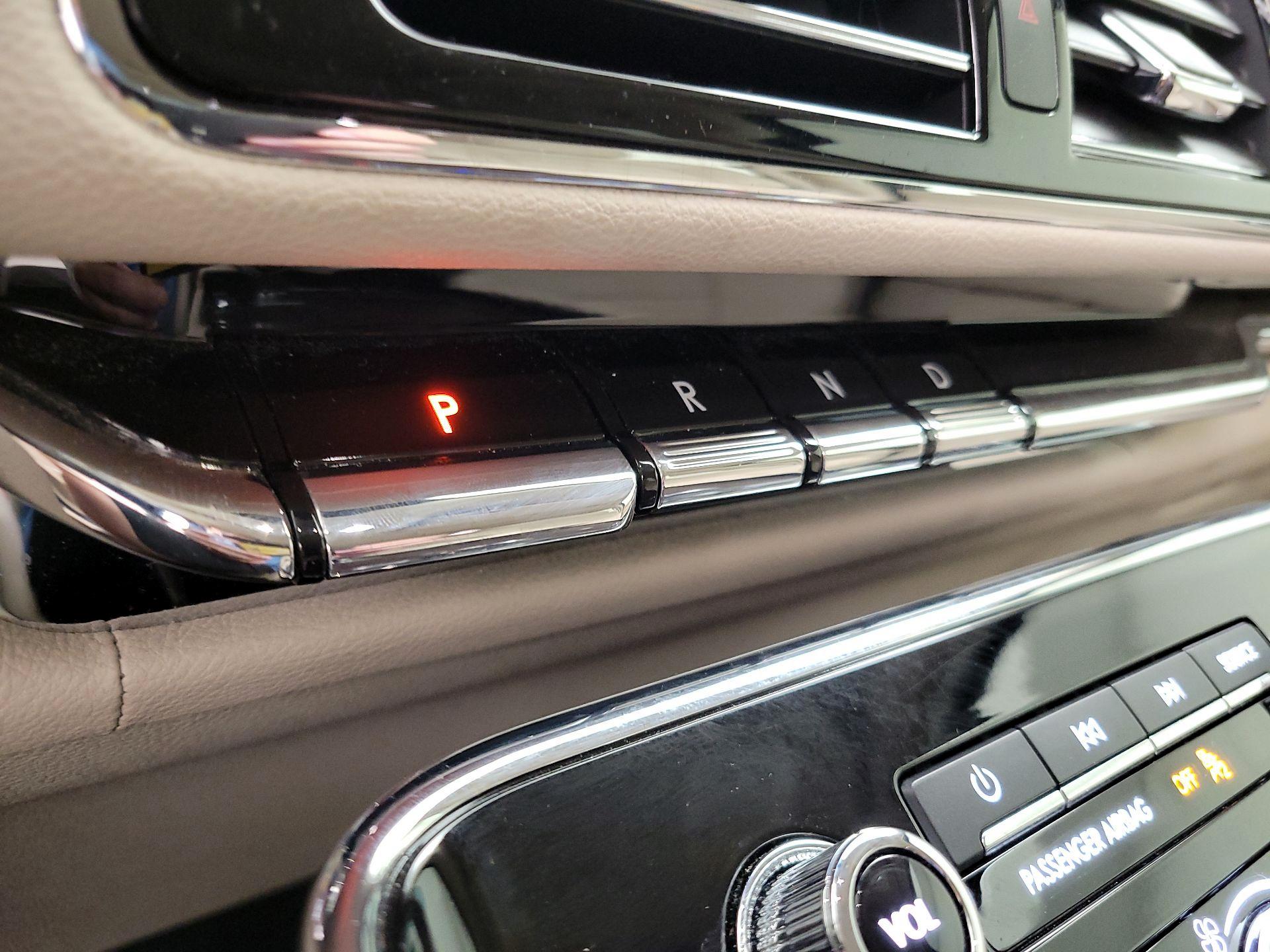 Thumbnail: 2020 Lincoln Navigator - 18