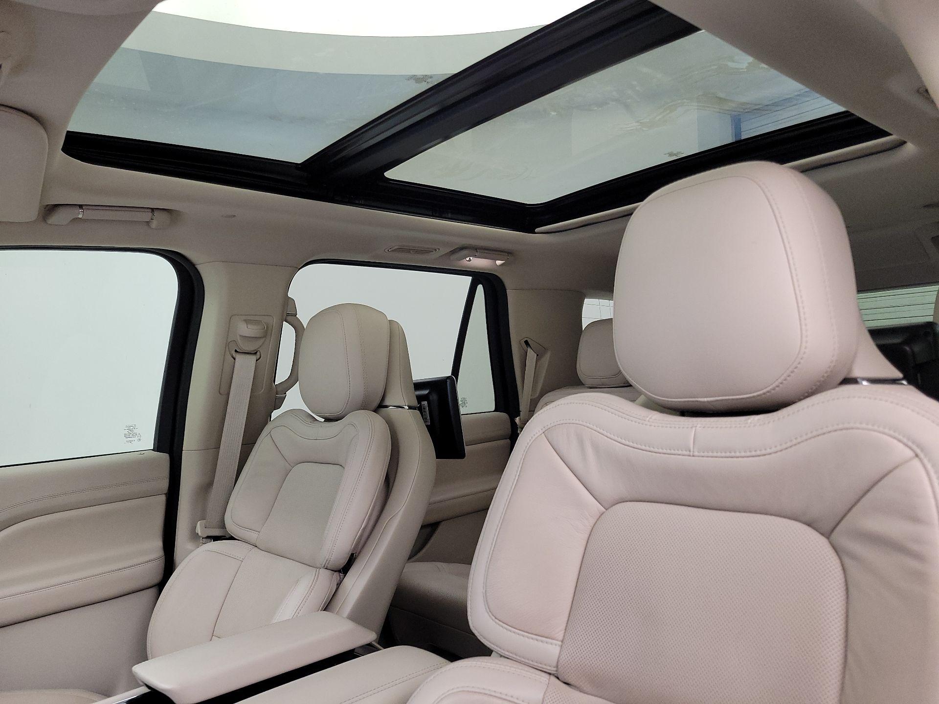 Thumbnail: 2020 Lincoln Navigator - 20