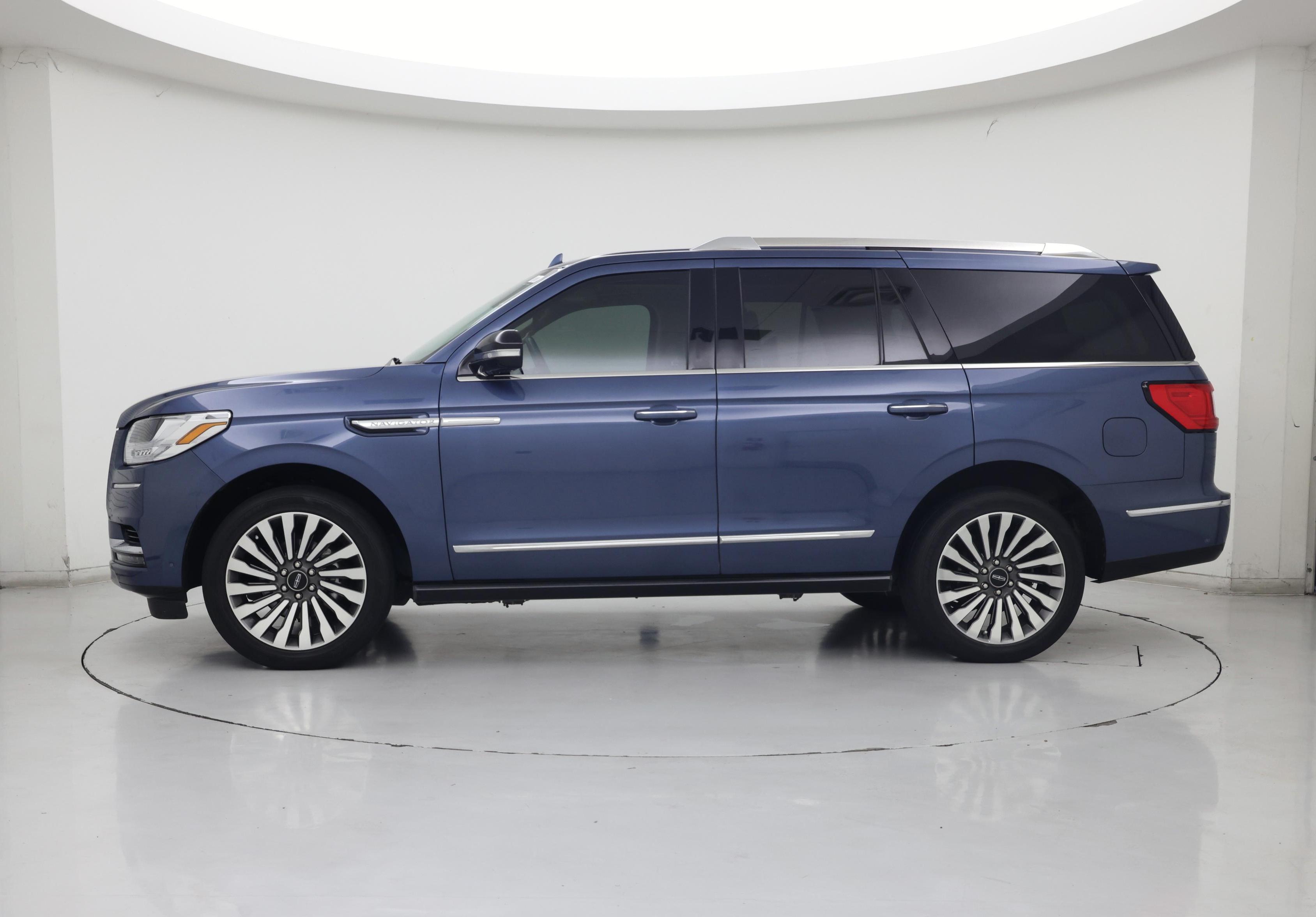 Thumbnail: 2020 Lincoln Navigator - 3