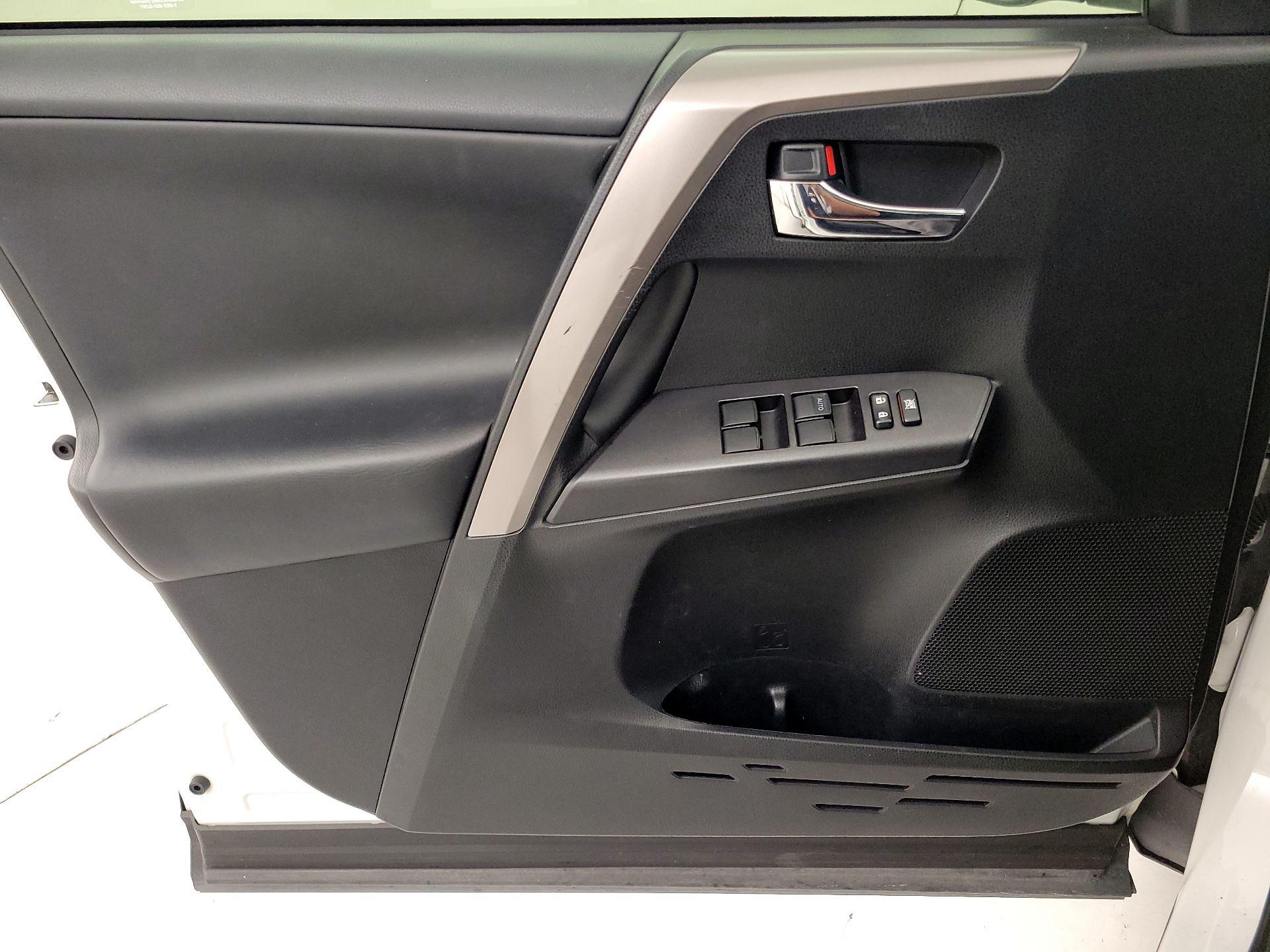 Thumbnail: 2018 Toyota RAV4 - 12