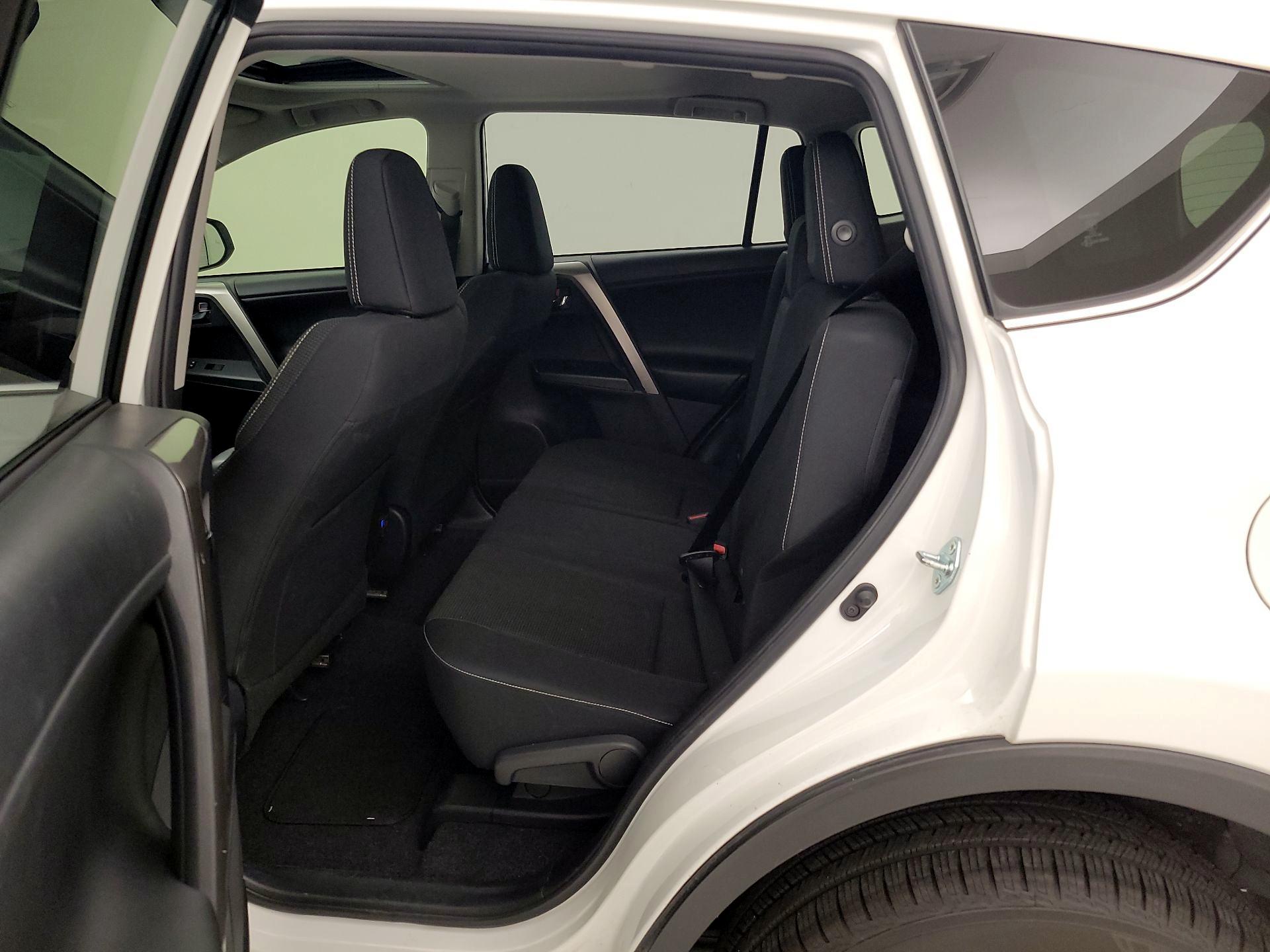 Thumbnail: 2018 Toyota RAV4 - 20