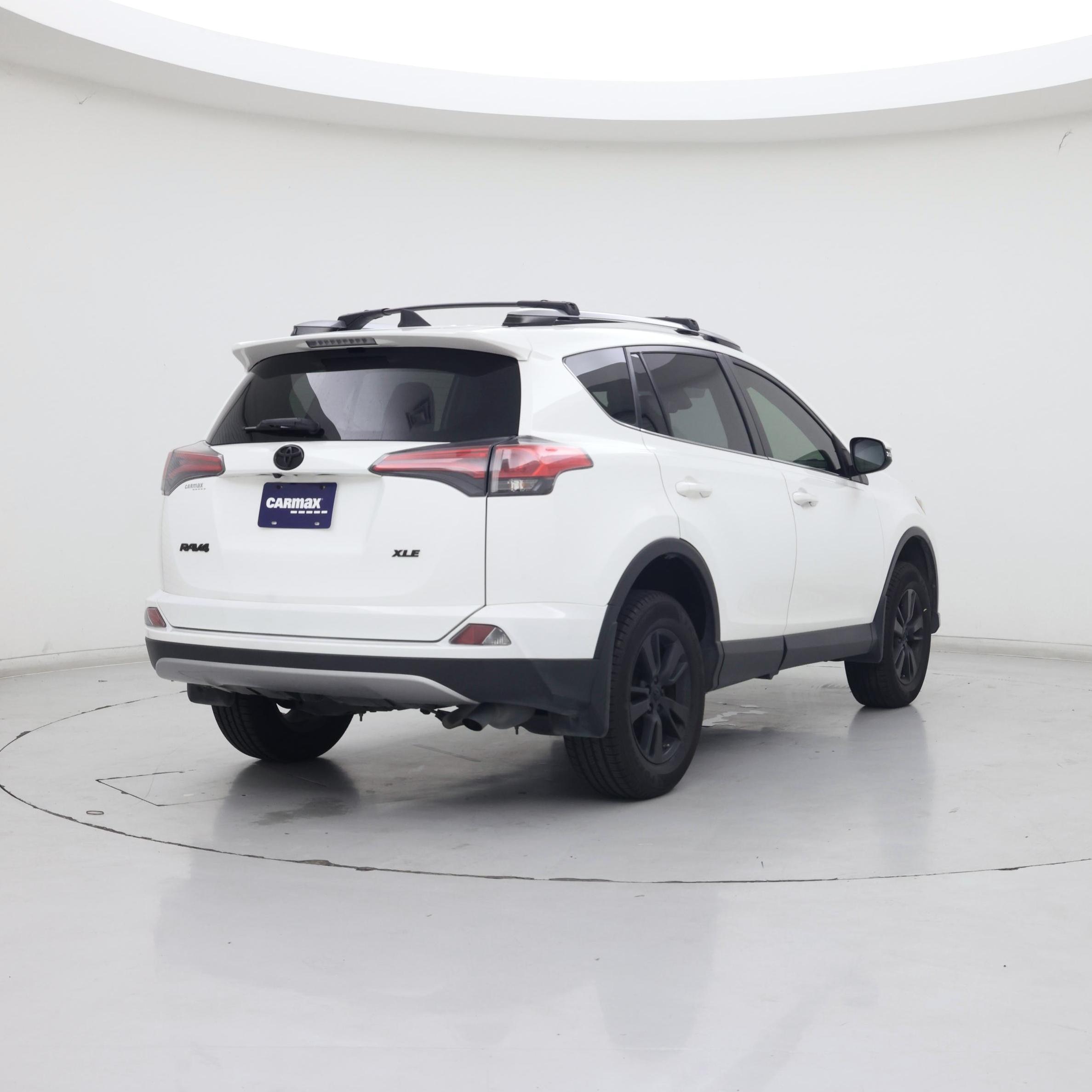 Thumbnail: 2018 Toyota RAV4 - 8