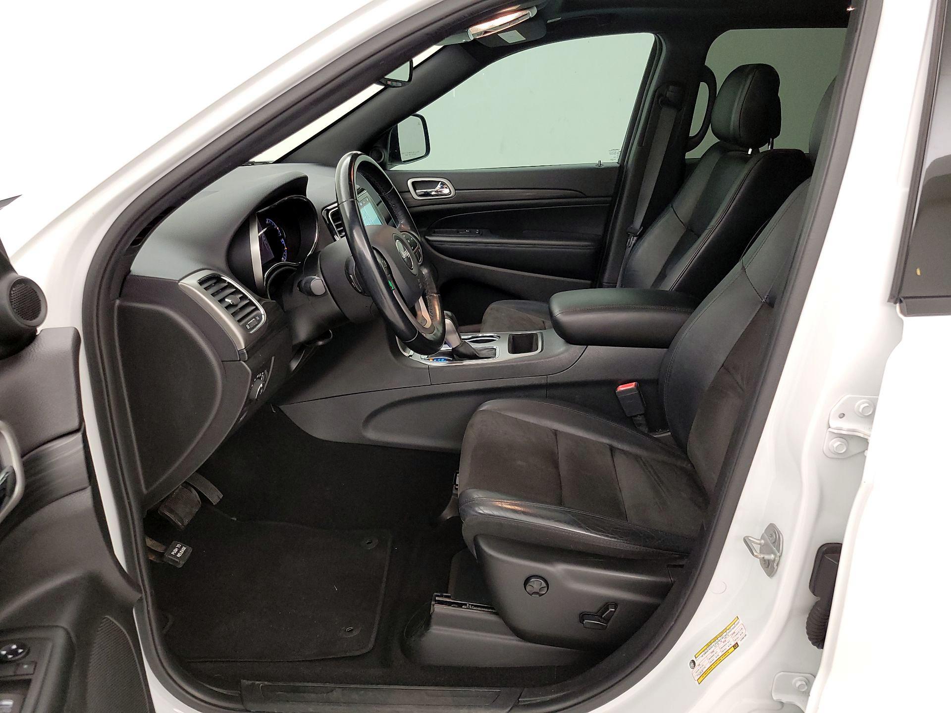 Thumbnail: 2020 Jeep Grand Cherokee - 11