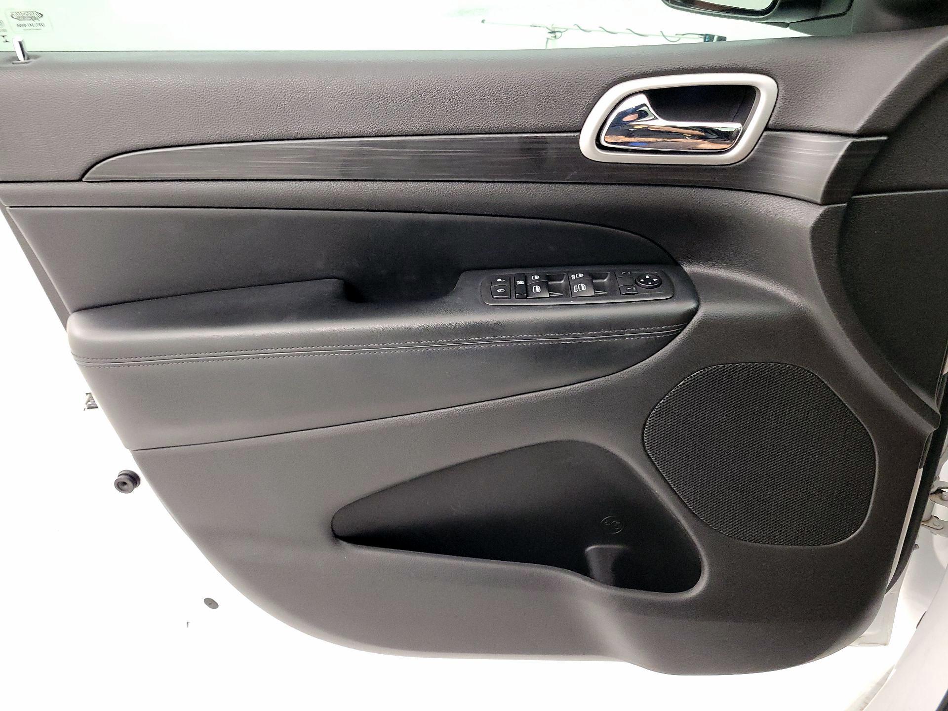 Thumbnail: 2020 Jeep Grand Cherokee - 12