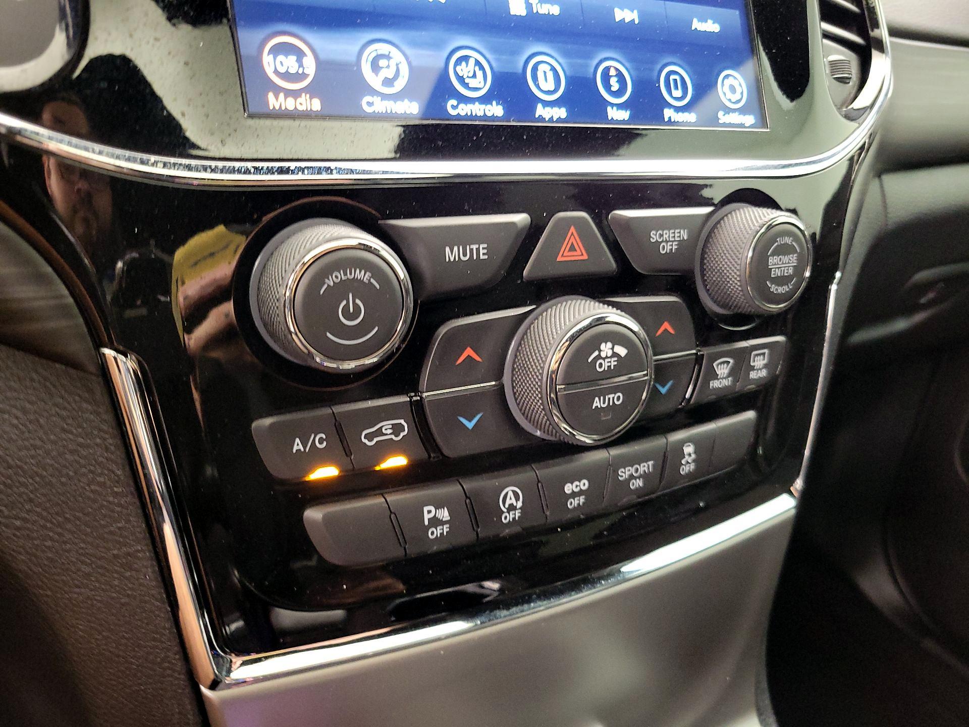 Thumbnail: 2020 Jeep Grand Cherokee - 17