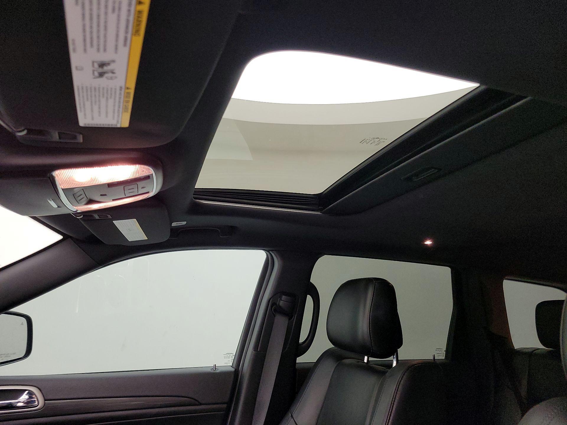 Thumbnail: 2020 Jeep Grand Cherokee - 20