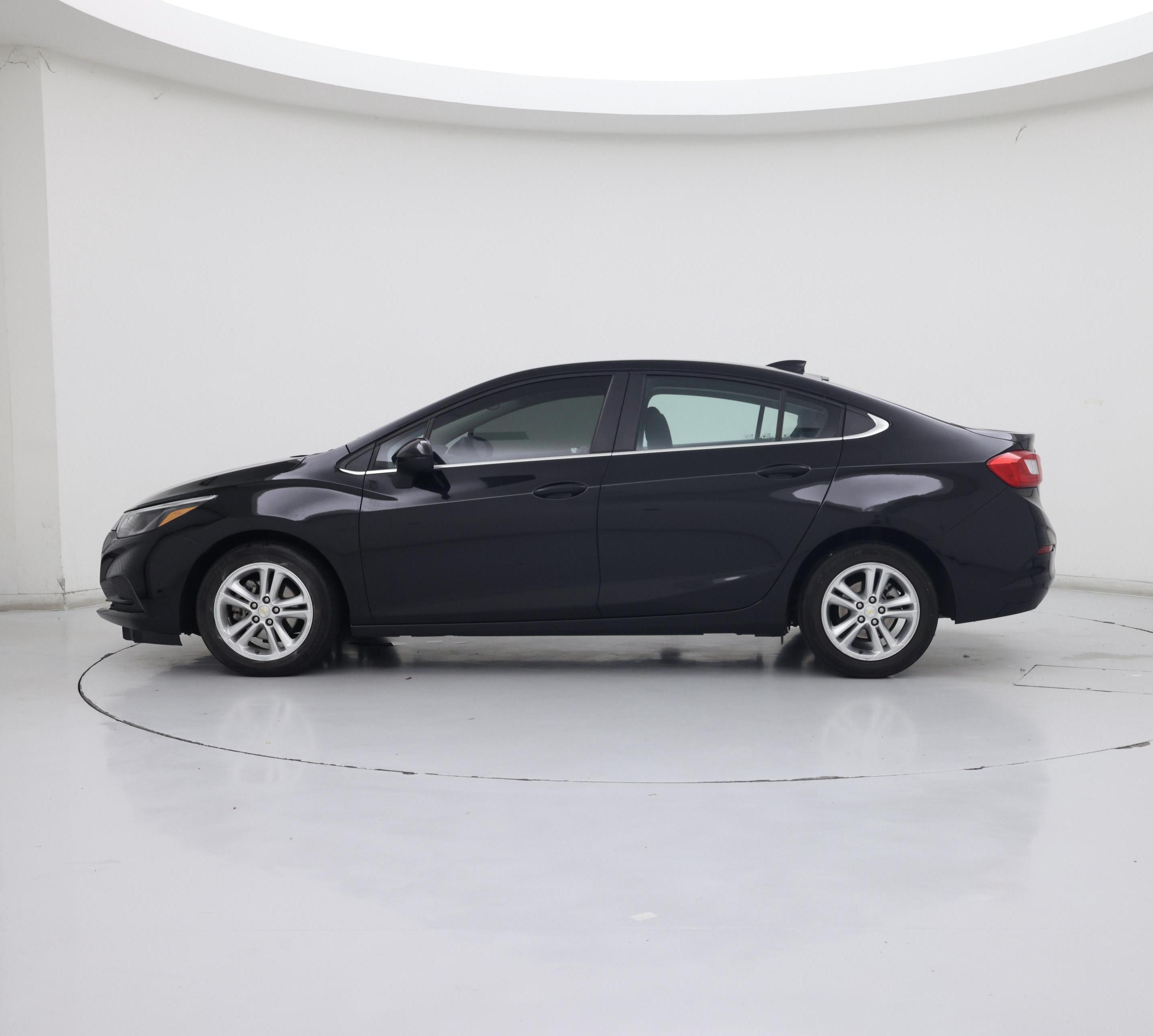 Thumbnail: 2017 Chevrolet Cruze - 3