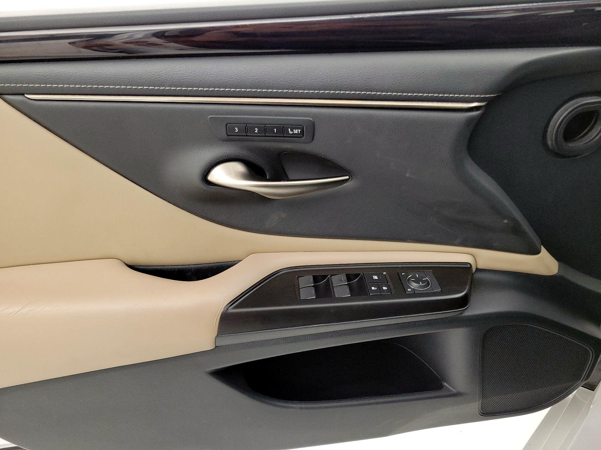 Thumbnail: 2019 Lexus ES - 12