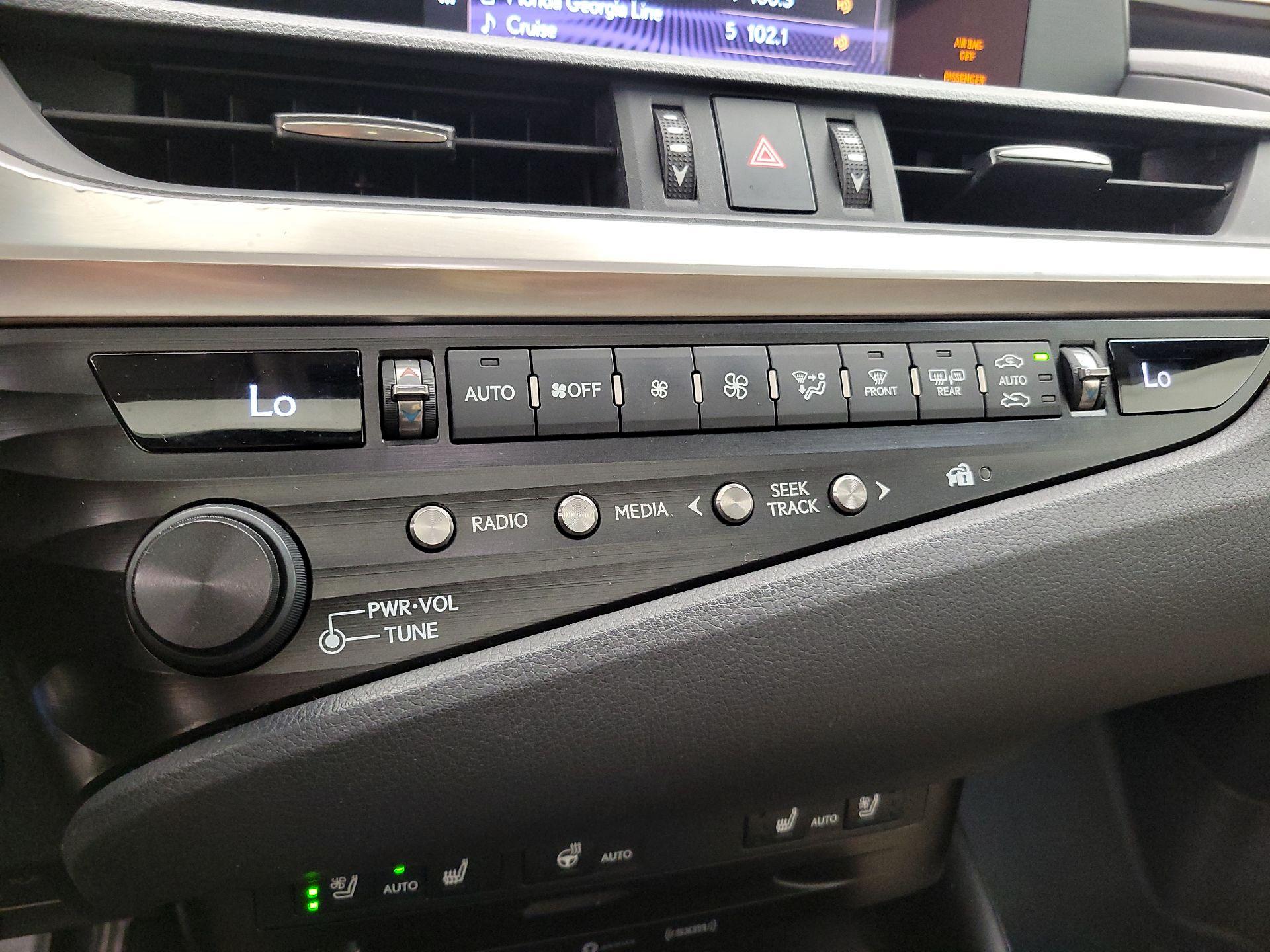 Thumbnail: 2019 Lexus ES - 16