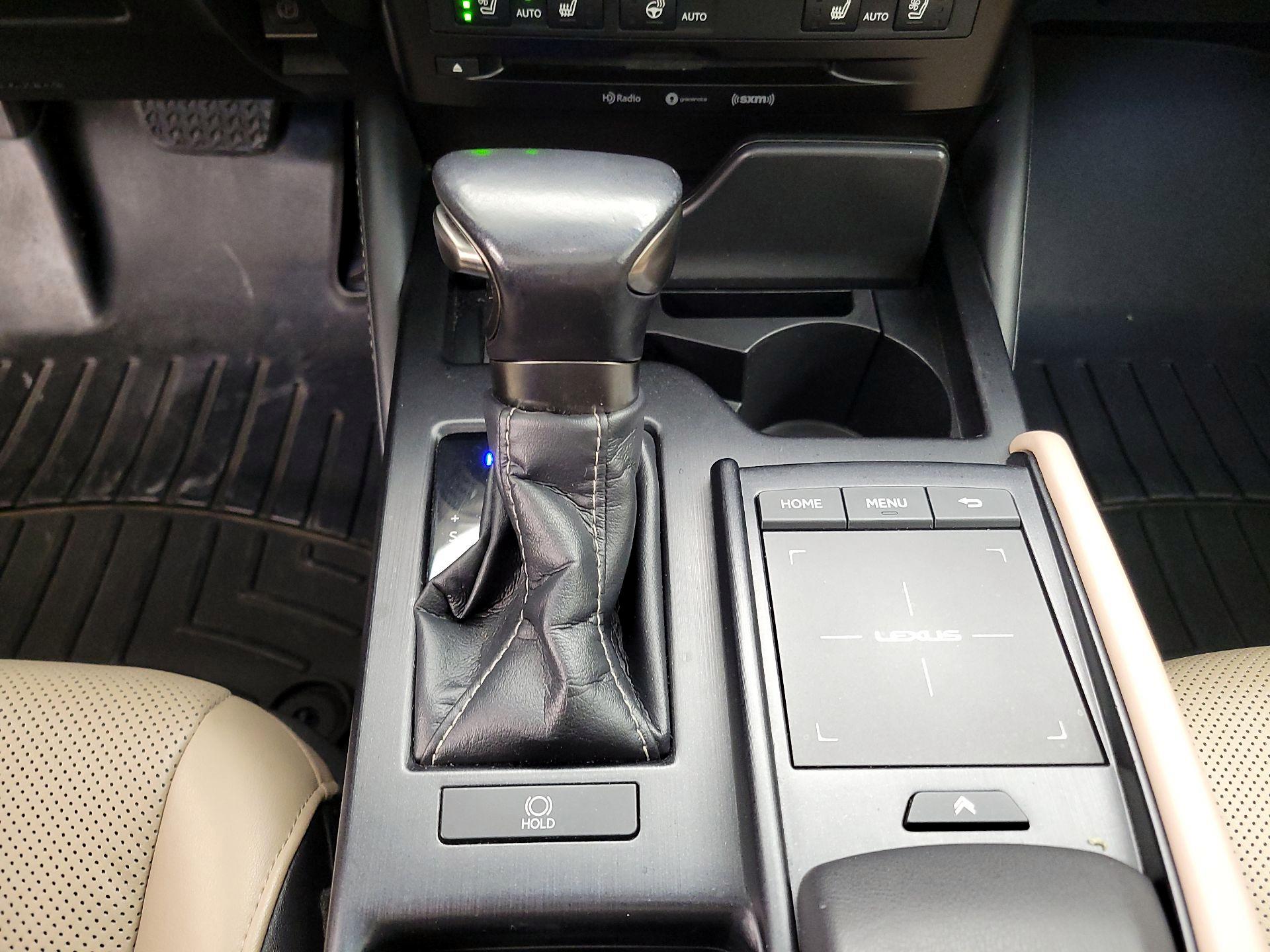 Thumbnail: 2019 Lexus ES - 17