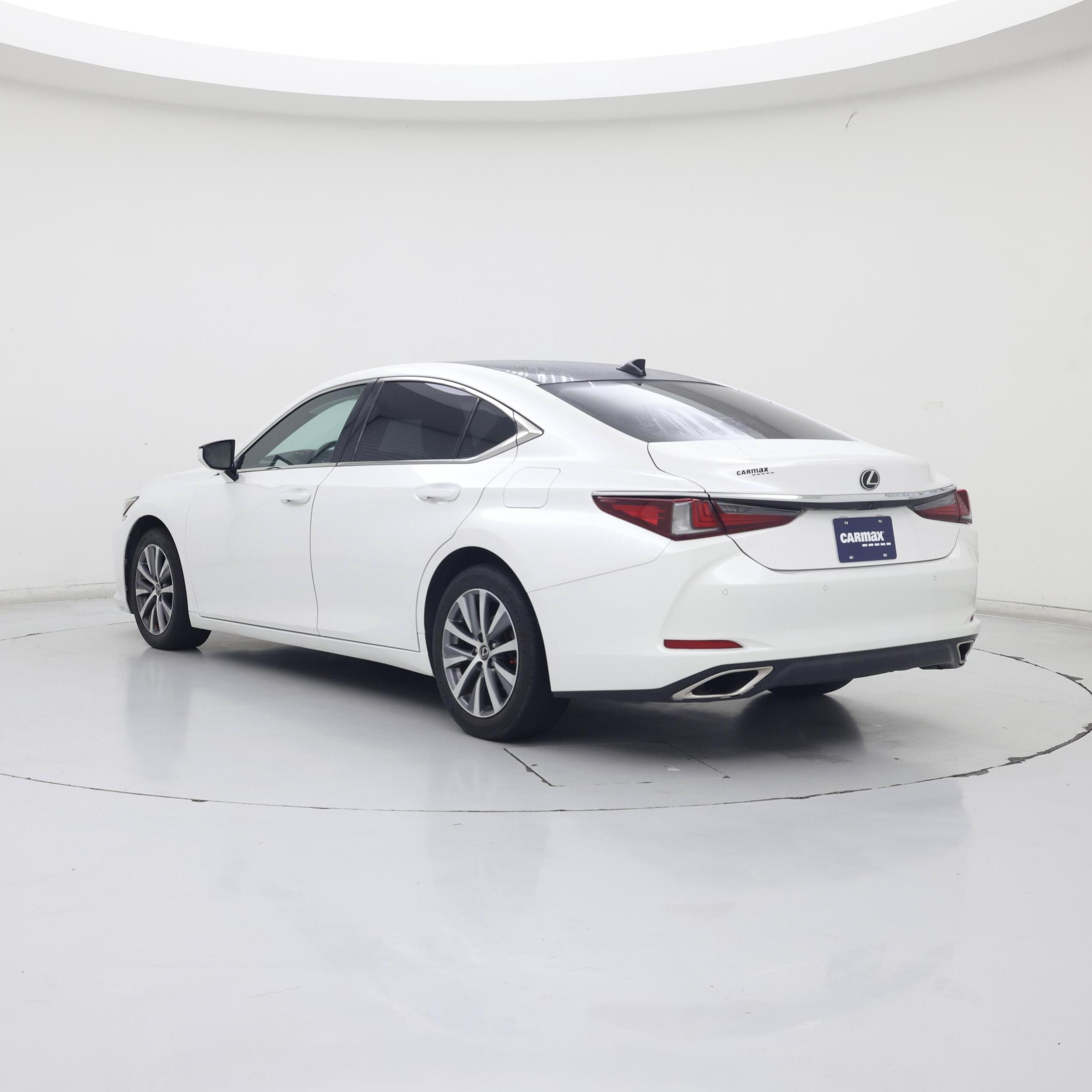 Thumbnail: 2019 Lexus ES - 2