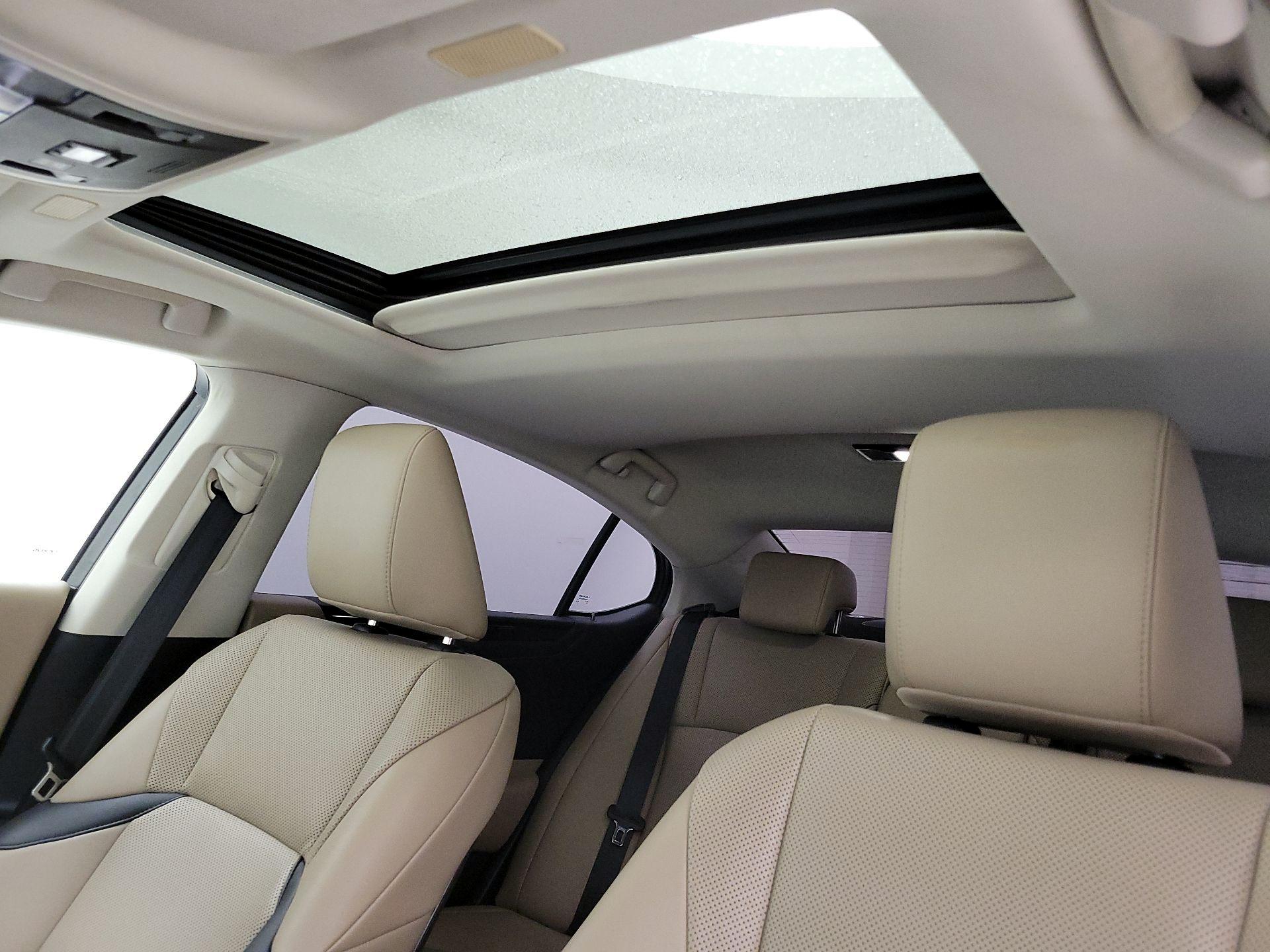 Thumbnail: 2019 Lexus ES - 19